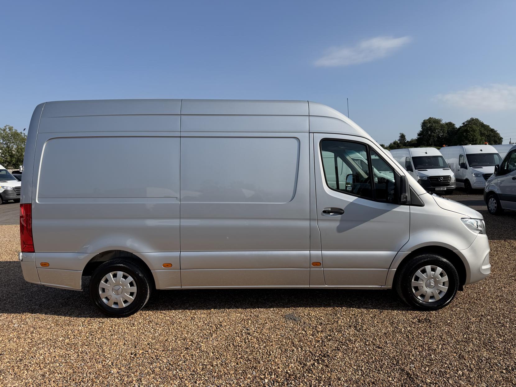 2019 Mercedes-Benz Sprinter 2.1 314 CDI Panel Van 5dr Diesel Manual RWD L2 H2 Euro 6 (143 ps) - Thumbnail 11
