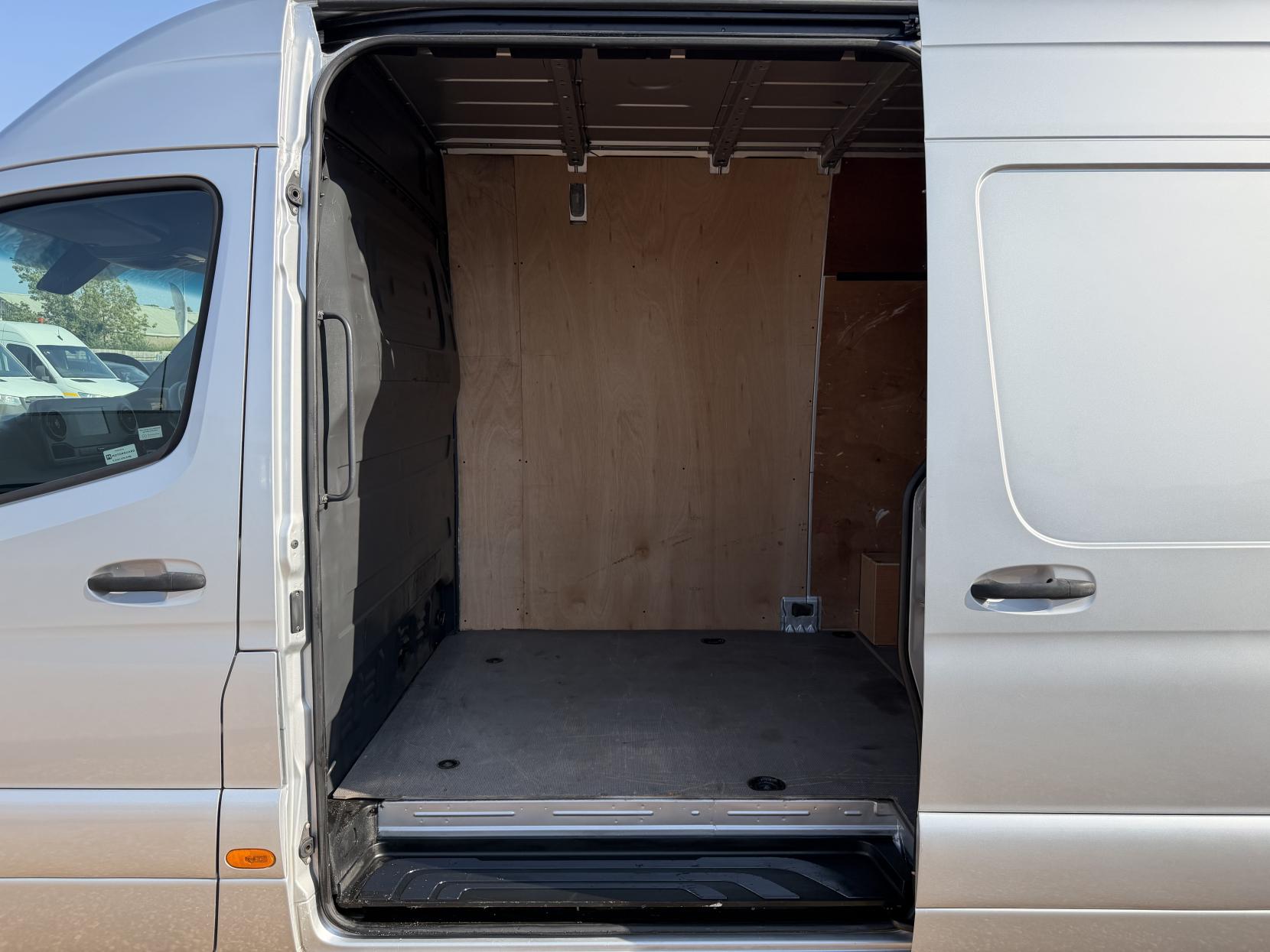 2019 Mercedes-Benz Sprinter 2.1 314 CDI Panel Van 5dr Diesel Manual RWD L2 H2 Euro 6 (143 ps) - Thumbnail 21