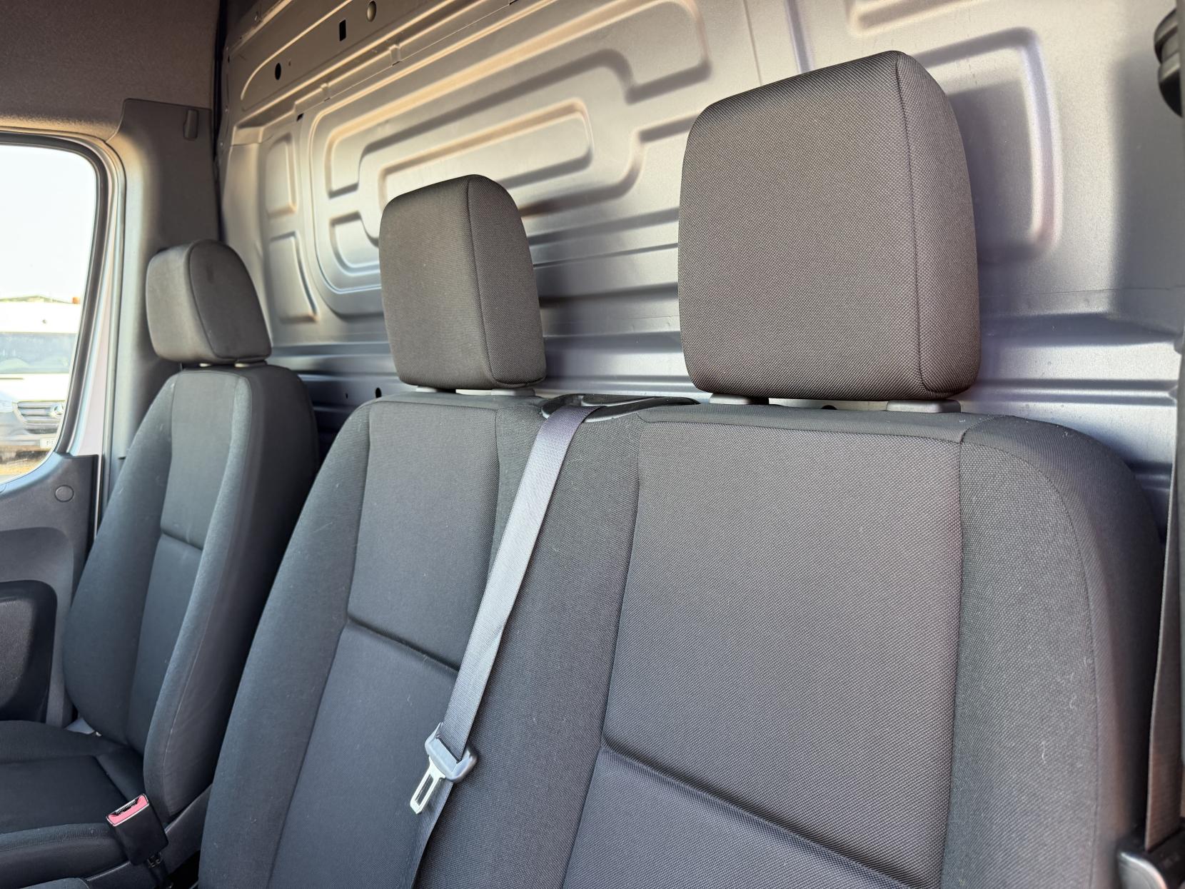 2019 Mercedes-Benz Sprinter 2.1 314 CDI Panel Van 5dr Diesel Manual RWD L2 H2 Euro 6 (143 ps) - Thumbnail 16
