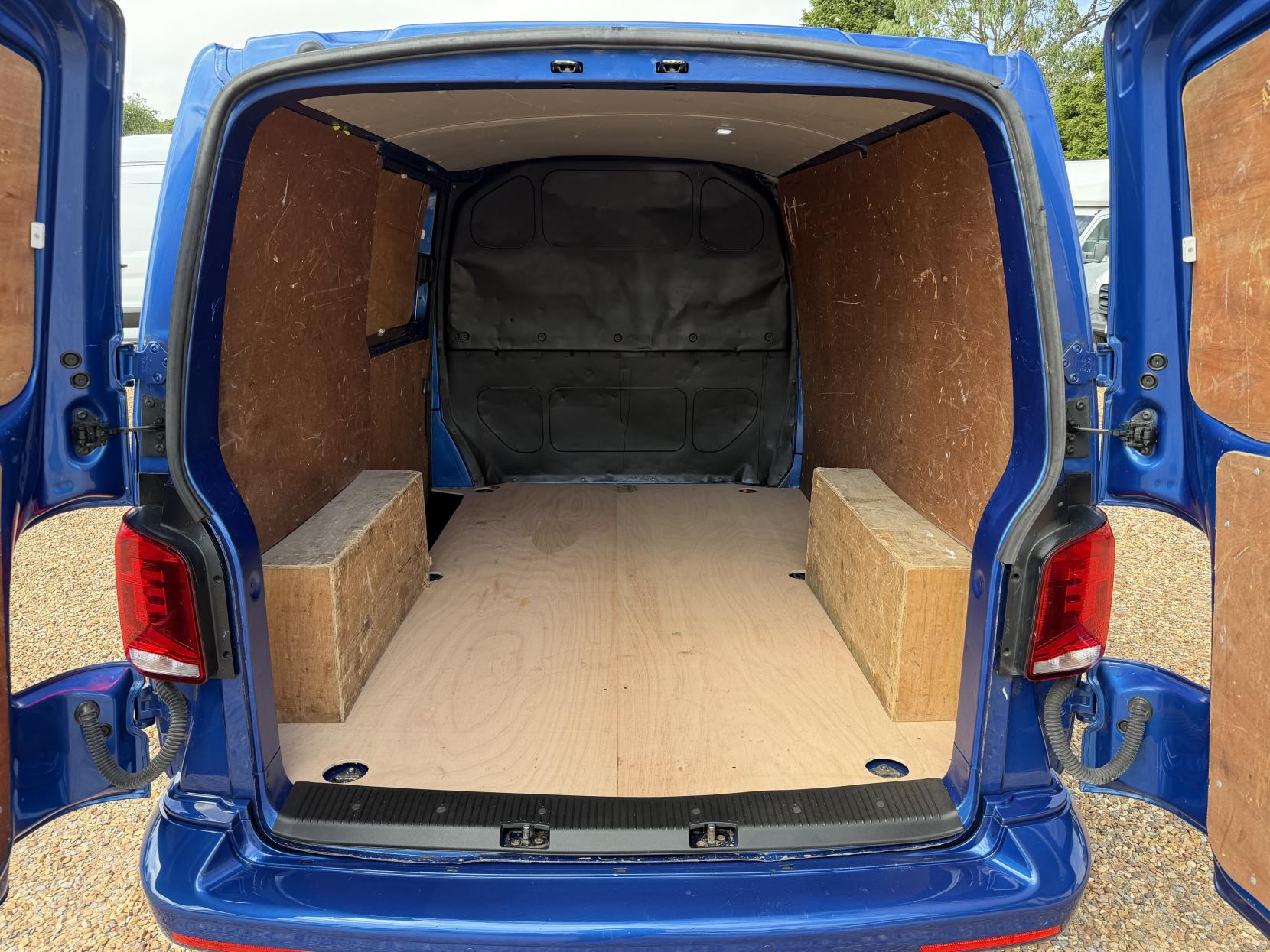 2021 Volkswagen Transporter 2.0 TDI T28 Startline Panel Van 5dr Diesel Manual FWD SWB Euro 6 (s/s) (110 ps) - Thumbnail 3