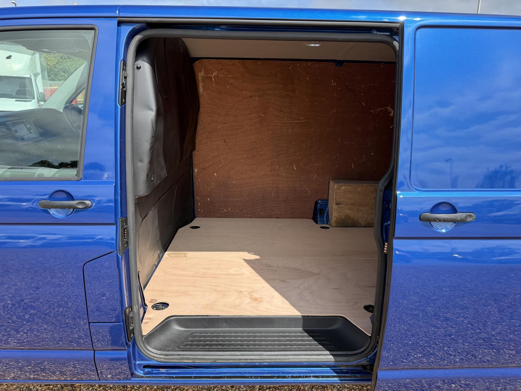2021 Volkswagen Transporter 2.0 TDI T28 Startline Panel Van 5dr Diesel Manual FWD SWB Euro 6 (s/s) (110 ps) - Thumbnail 17