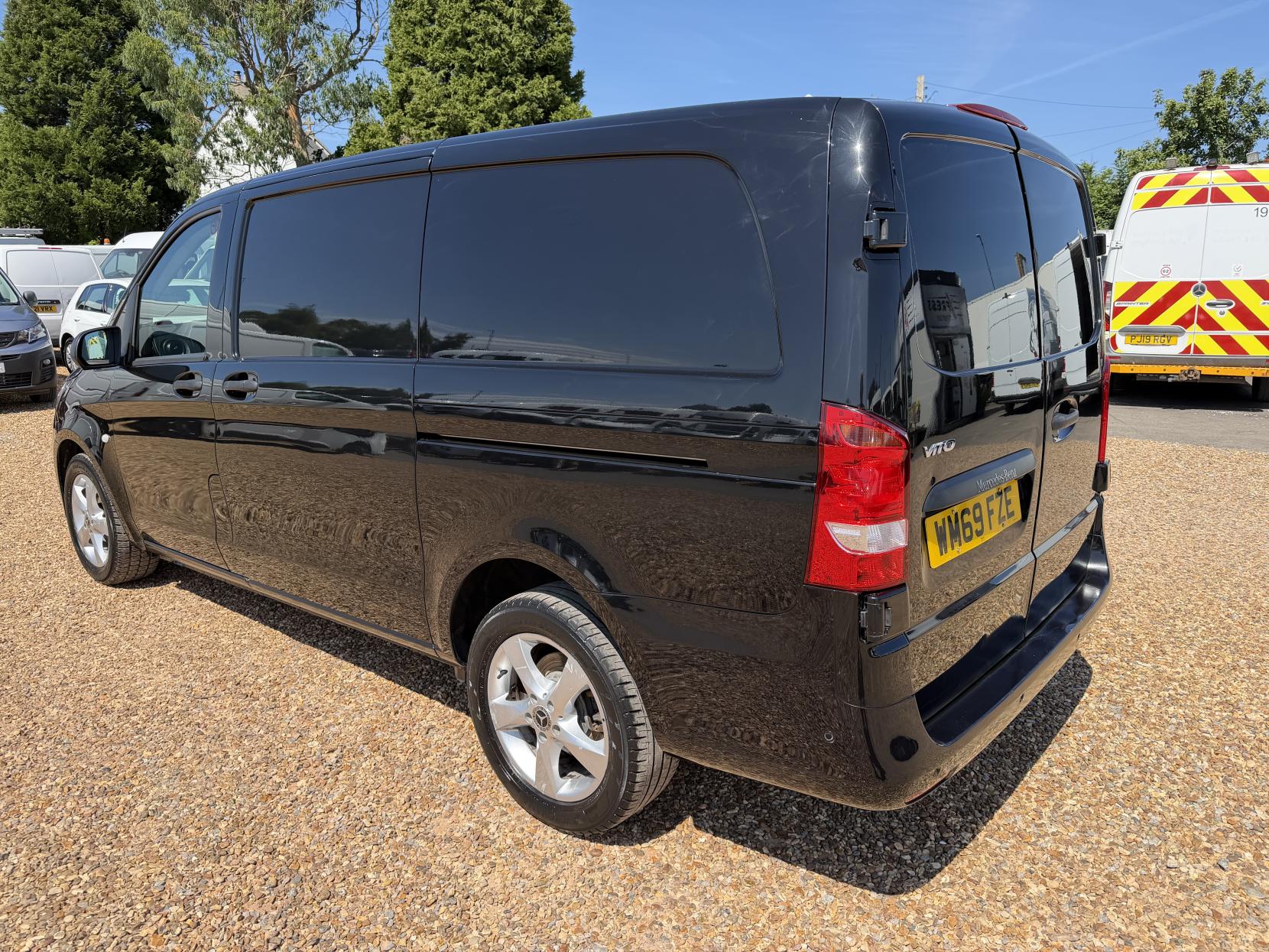 2020 Mercedes-Benz Vito 2.1 114 CDI Premium Panel Van 5dr Diesel G-Tronic+ RWD L2 Euro 6 (s/s) (136 ps) - Thumbnail 9