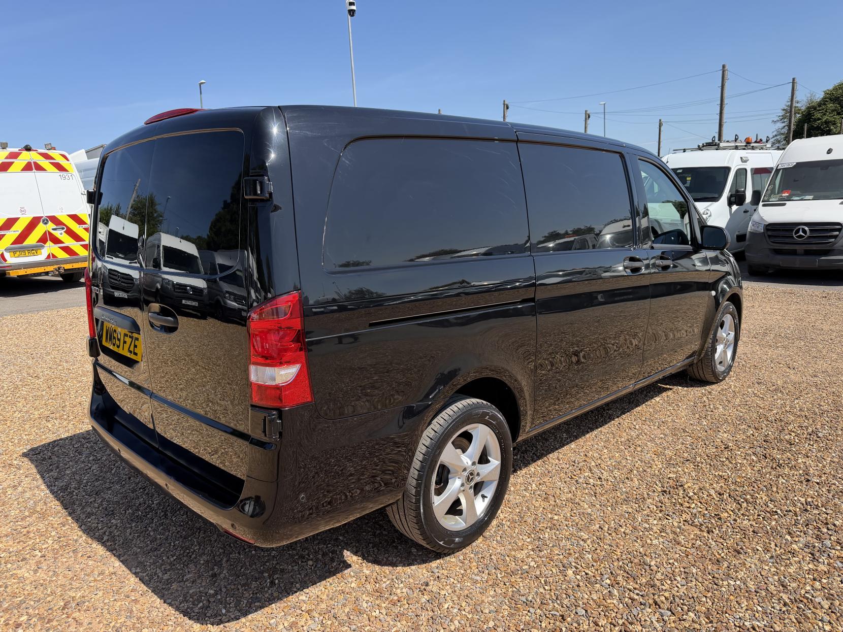 2020 Mercedes-Benz Vito 2.1 114 CDI Premium Panel Van 5dr Diesel G-Tronic+ RWD L2 Euro 6 (s/s) (136 ps) - Thumbnail 11