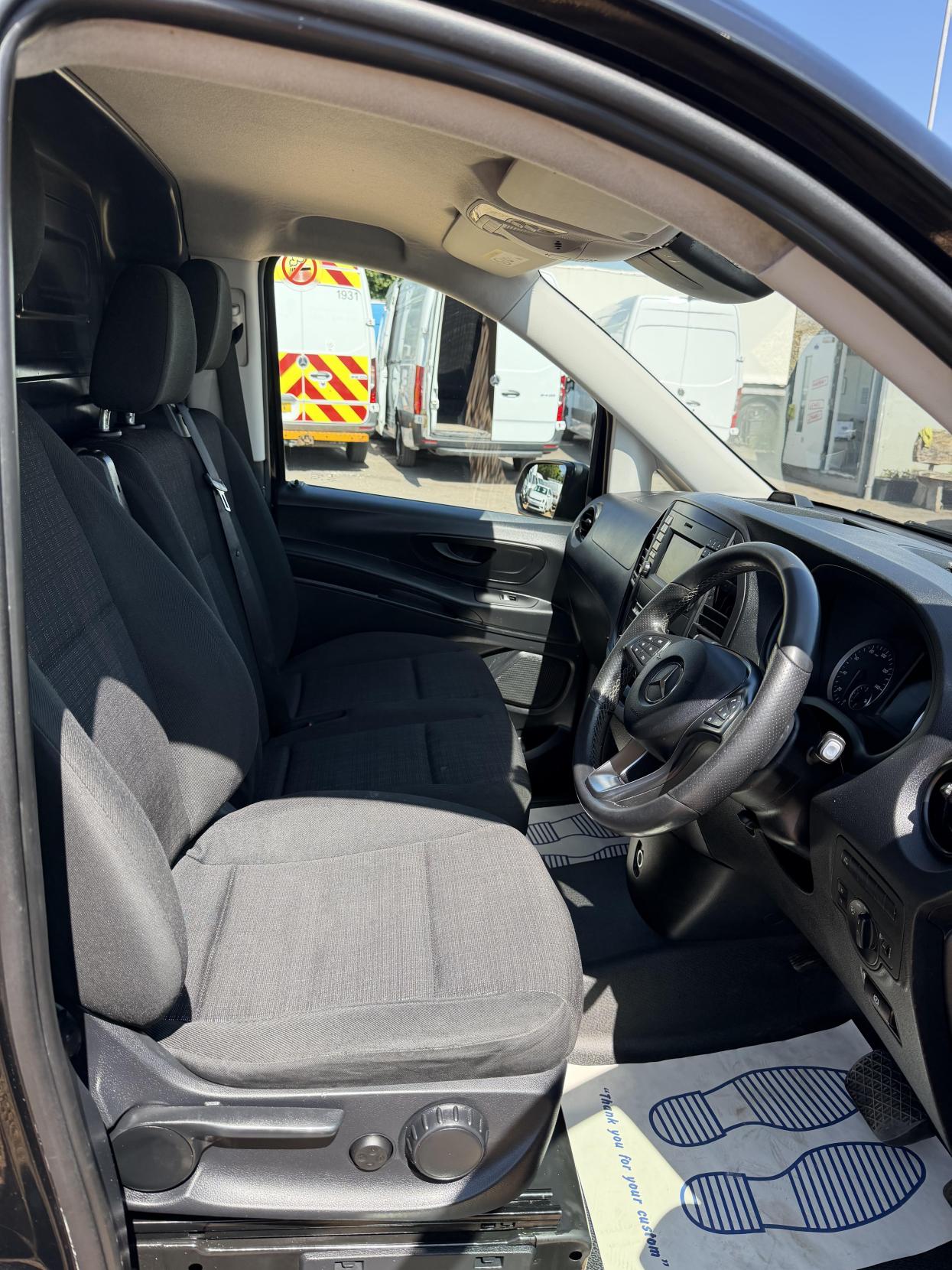 2020 Mercedes-Benz Vito 2.1 114 CDI Premium Panel Van 5dr Diesel G-Tronic+ RWD L2 Euro 6 (s/s) (136 ps) - Thumbnail 18