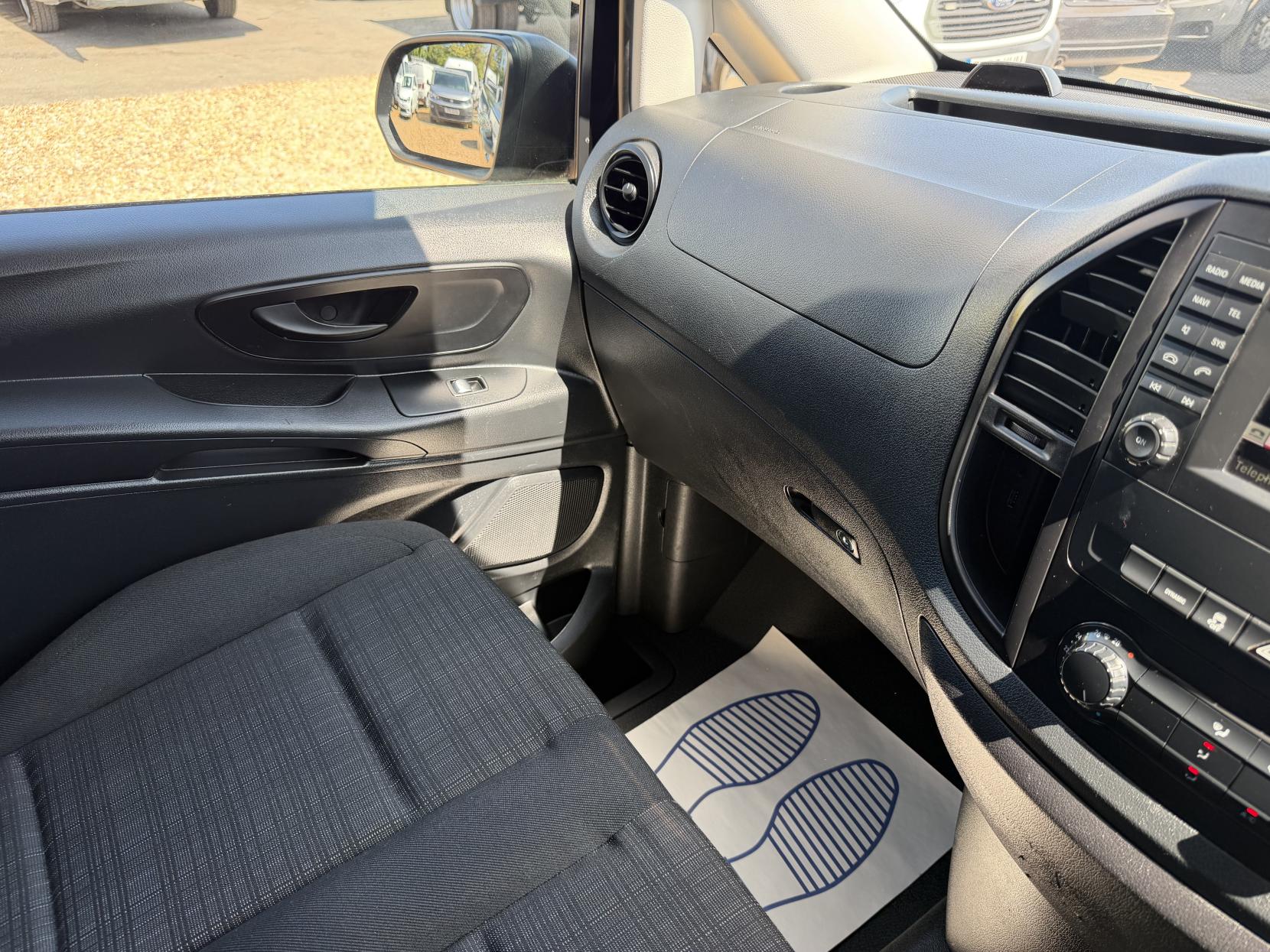 2020 Mercedes-Benz Vito 2.1 114 CDI Premium Panel Van 5dr Diesel G-Tronic+ RWD L2 Euro 6 (s/s) (136 ps) - Thumbnail 48