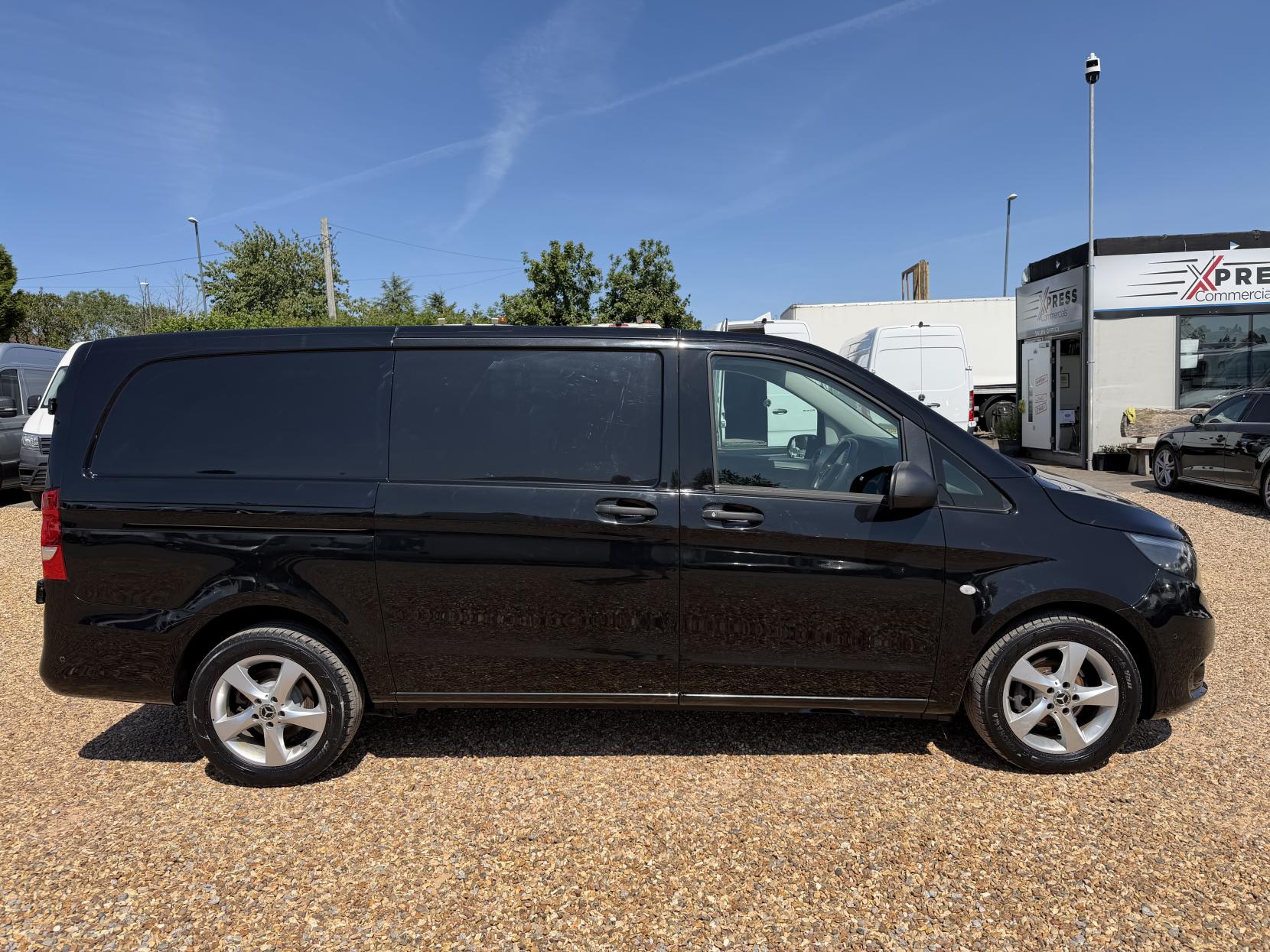 2020 Mercedes-Benz Vito 2.1 114 CDI Premium Panel Van 5dr Diesel G-Tronic+ RWD L2 Euro 6 (s/s) (136 ps) - Thumbnail 12