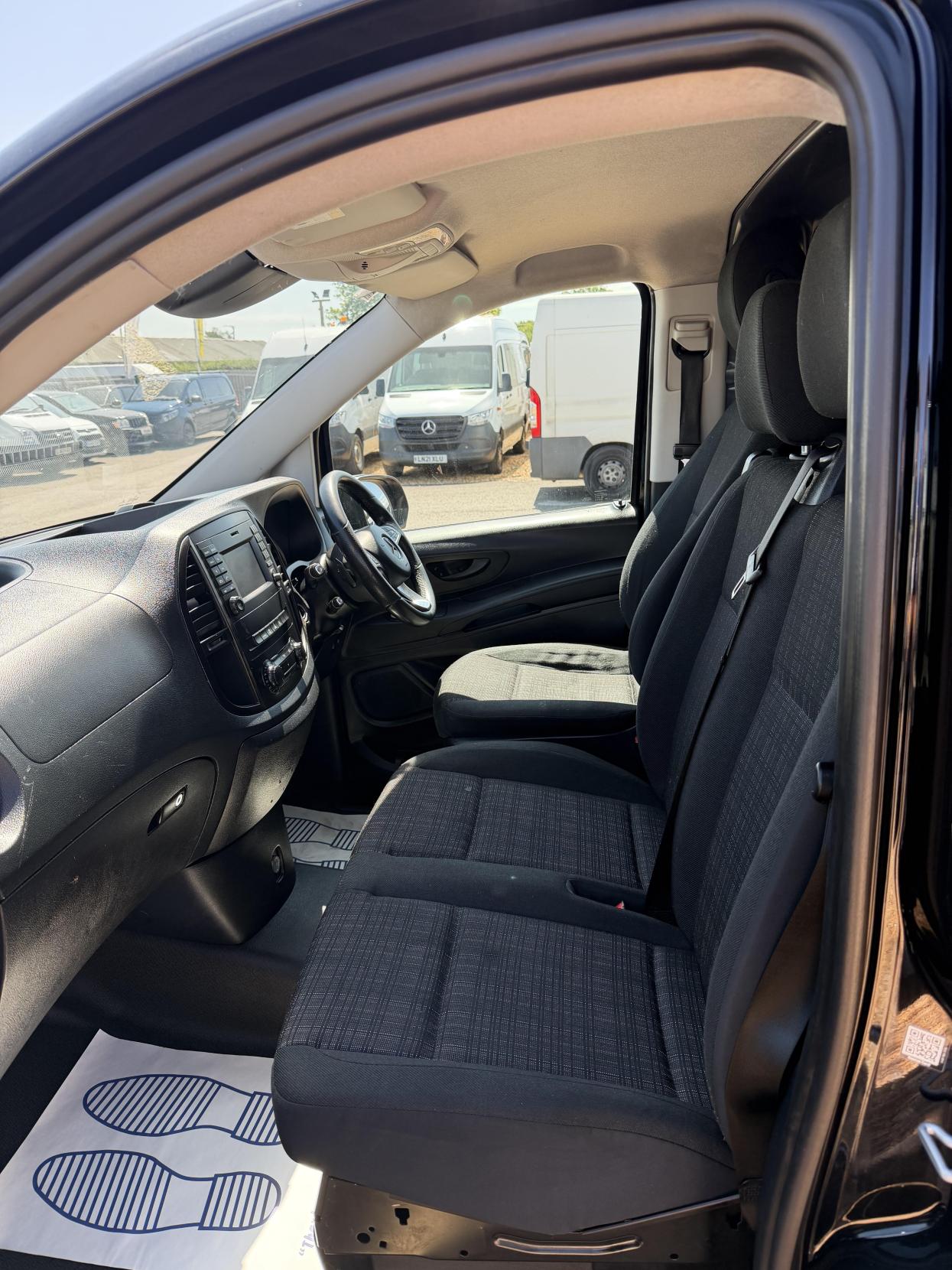 2020 Mercedes-Benz Vito 2.1 114 CDI Premium Panel Van 5dr Diesel G-Tronic+ RWD L2 Euro 6 (s/s) (136 ps) - Thumbnail 20