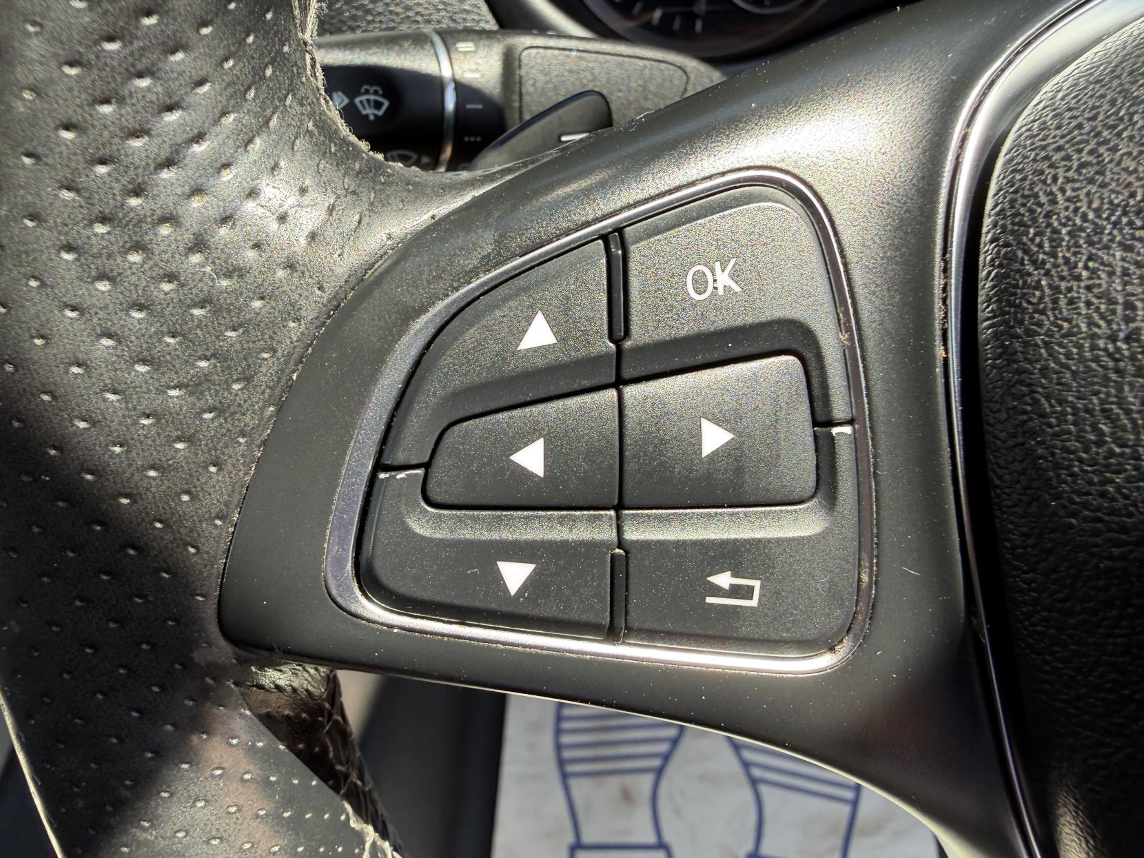 2020 Mercedes-Benz Vito 2.1 114 CDI Premium Panel Van 5dr Diesel G-Tronic+ RWD L2 Euro 6 (s/s) (136 ps) - Thumbnail 40