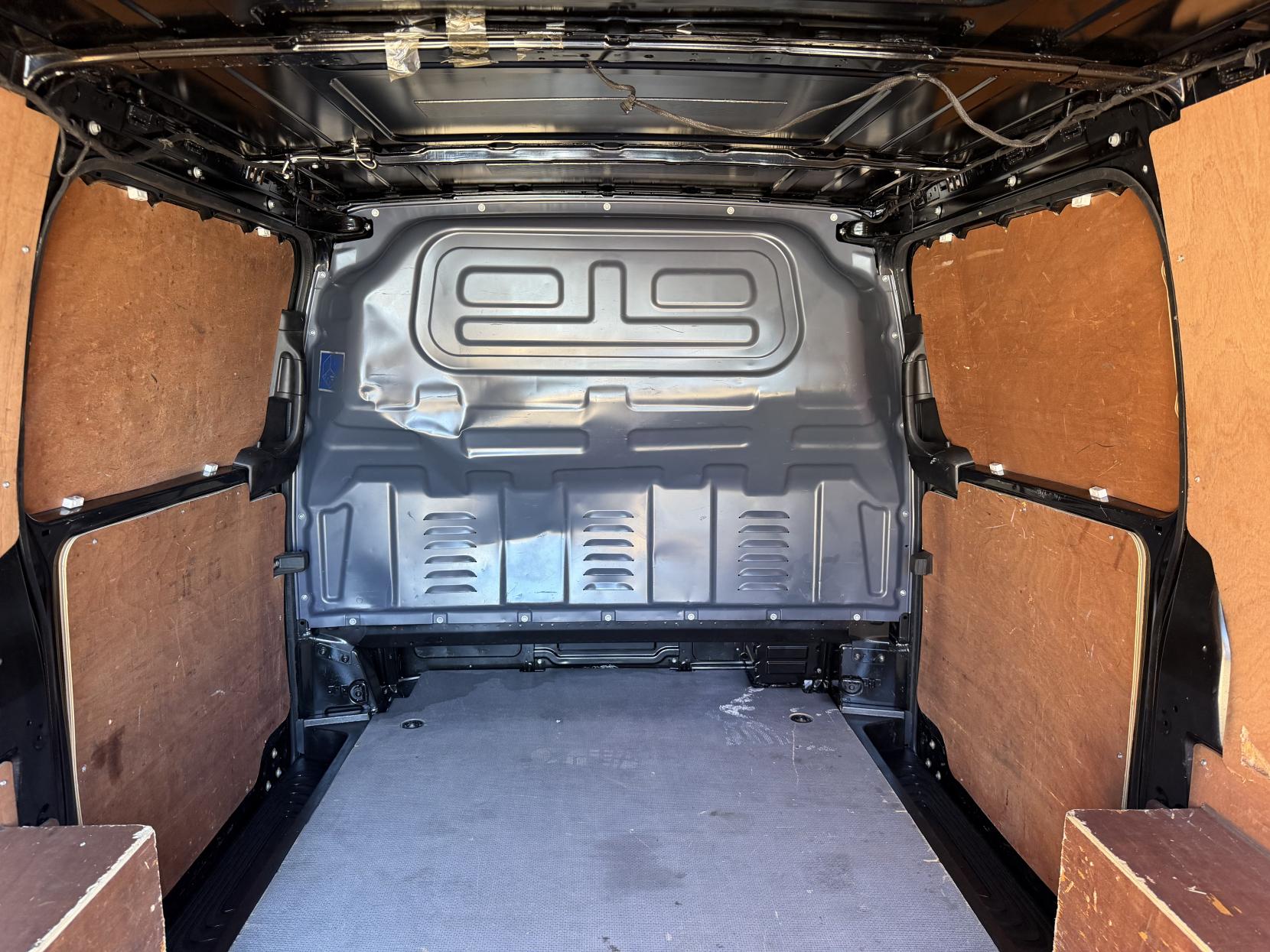 2020 Mercedes-Benz Vito 2.1 114 CDI Premium Panel Van 5dr Diesel G-Tronic+ RWD L2 Euro 6 (s/s) (136 ps) - Thumbnail 32