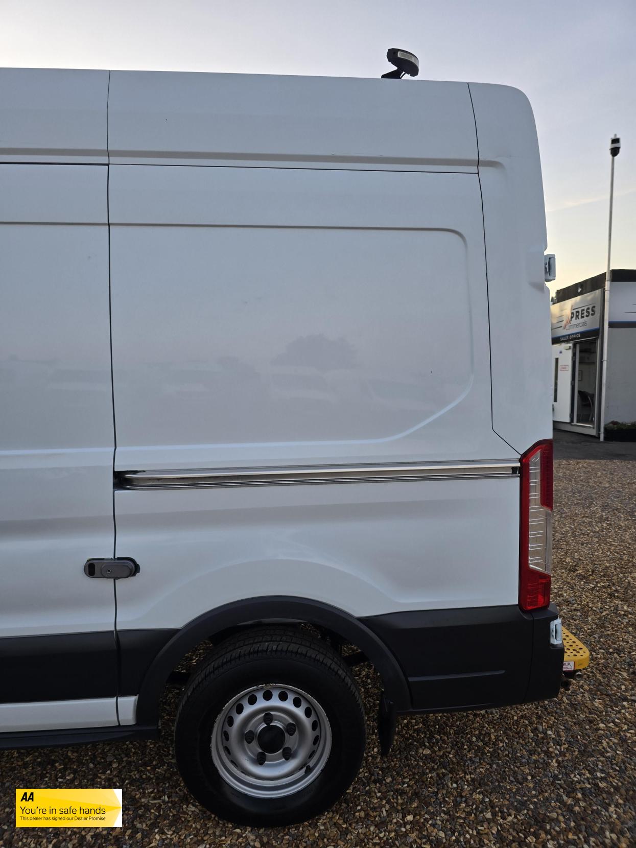 Ford Transit 2.0 350 EcoBlue Panel Van 5dr Diesel Manual RWD L2 H3 Euro 6 (130 ps)