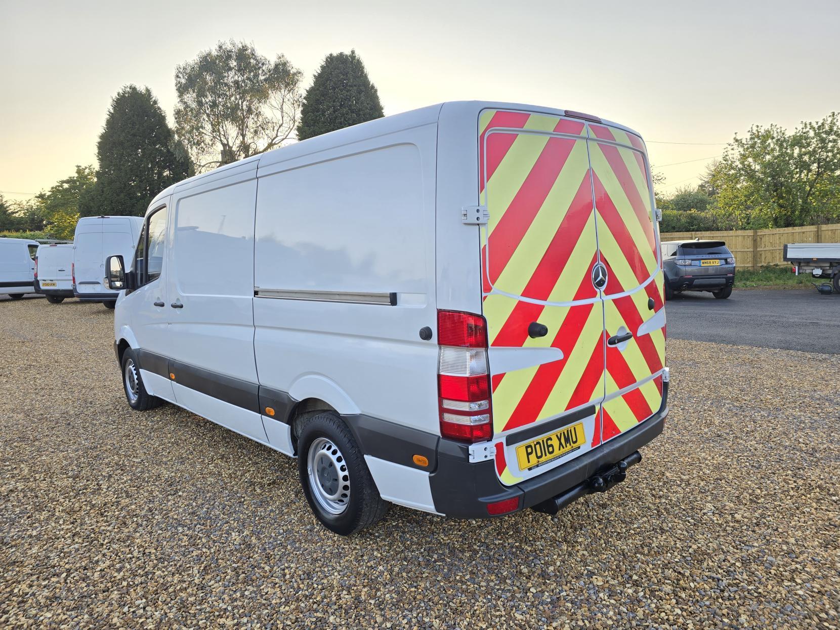 Mercedes-Benz Sprinter 2.1 313 CDi Panel Van 4dr Diesel Manual RWD L2 (129 bhp)