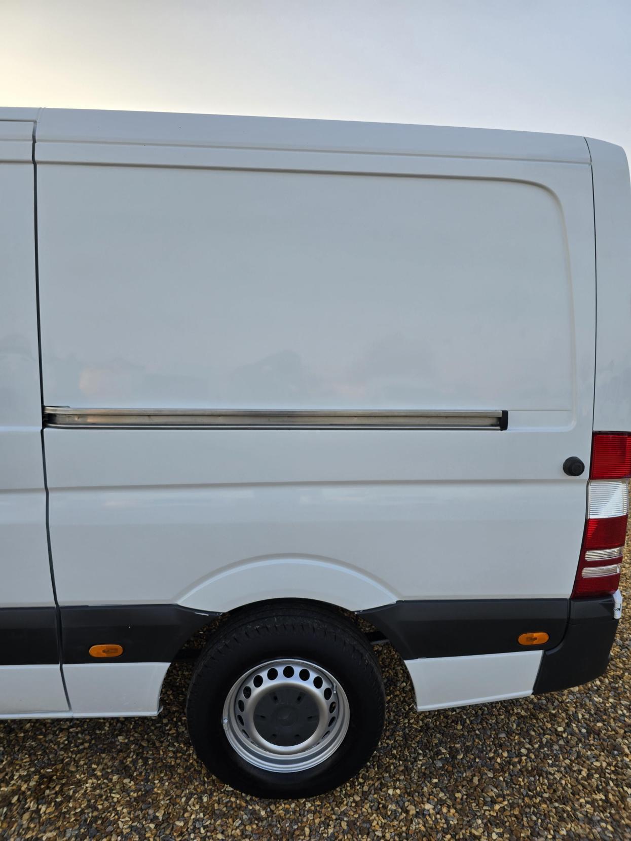 Mercedes-Benz Sprinter 2.1 313 CDi Panel Van 4dr Diesel Manual RWD L2 (129 bhp)
