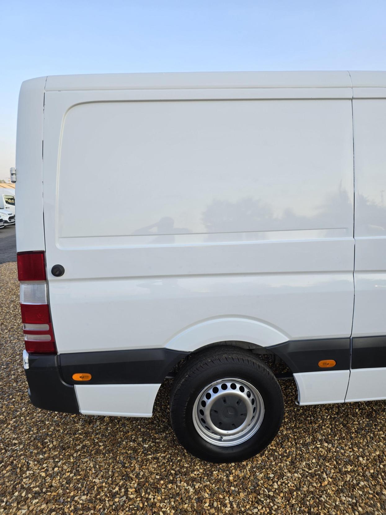Mercedes-Benz Sprinter 2.1 313 CDi Panel Van 4dr Diesel Manual RWD L2 (129 bhp)