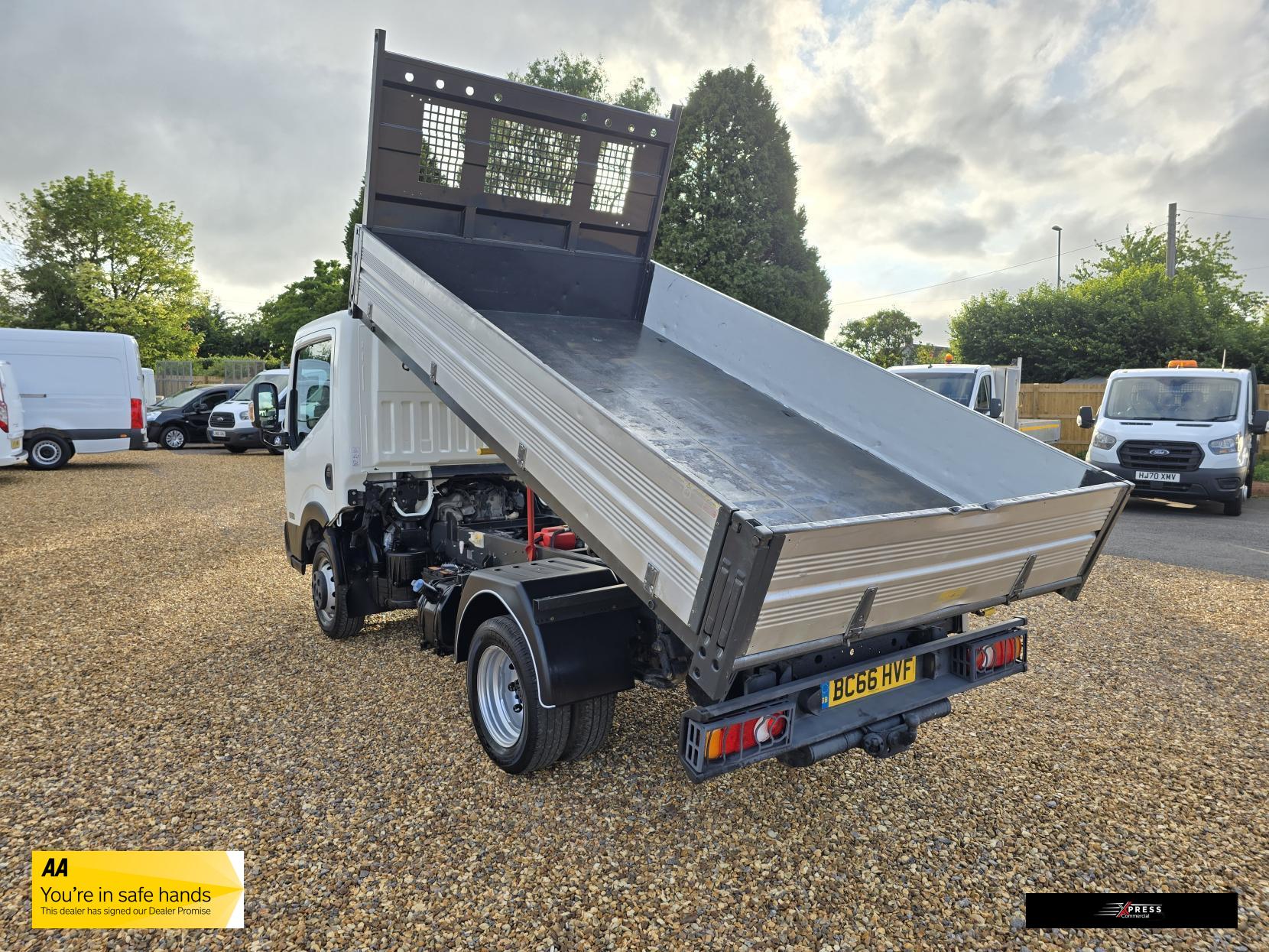 Nissan NT400 Cabstar NT400 Cabstar 3.0 dCi 35.13 Tipper 2dr Diesel Manual L1 Euro 6 (130 ps)