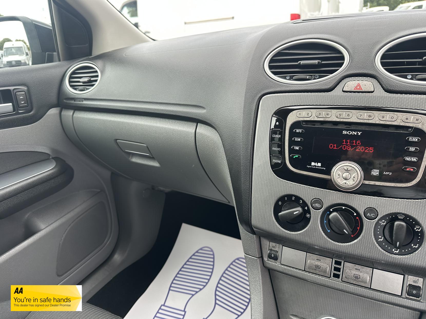Ford Focus 1.6 Titanium Hatchback 5dr Petrol Manual (159 g/km, 99 bhp)