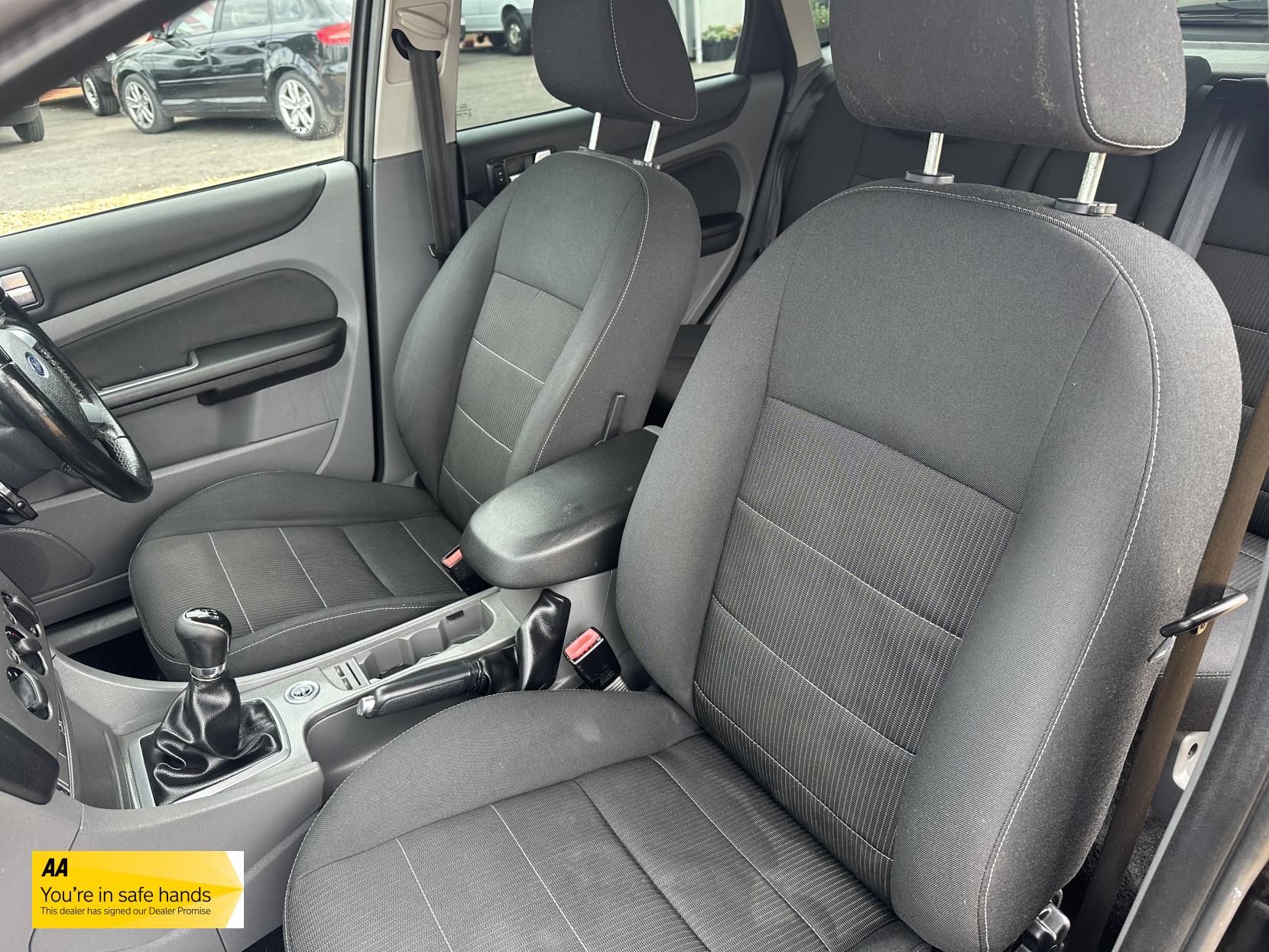 Ford Focus 1.6 Titanium Hatchback 5dr Petrol Manual (159 g/km, 99 bhp)