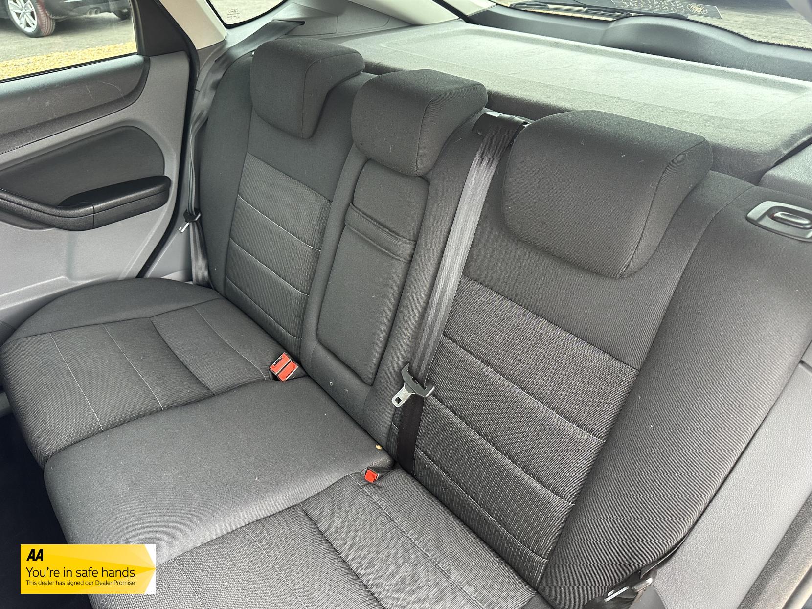 Ford Focus 1.6 Titanium Hatchback 5dr Petrol Manual (159 g/km, 99 bhp)