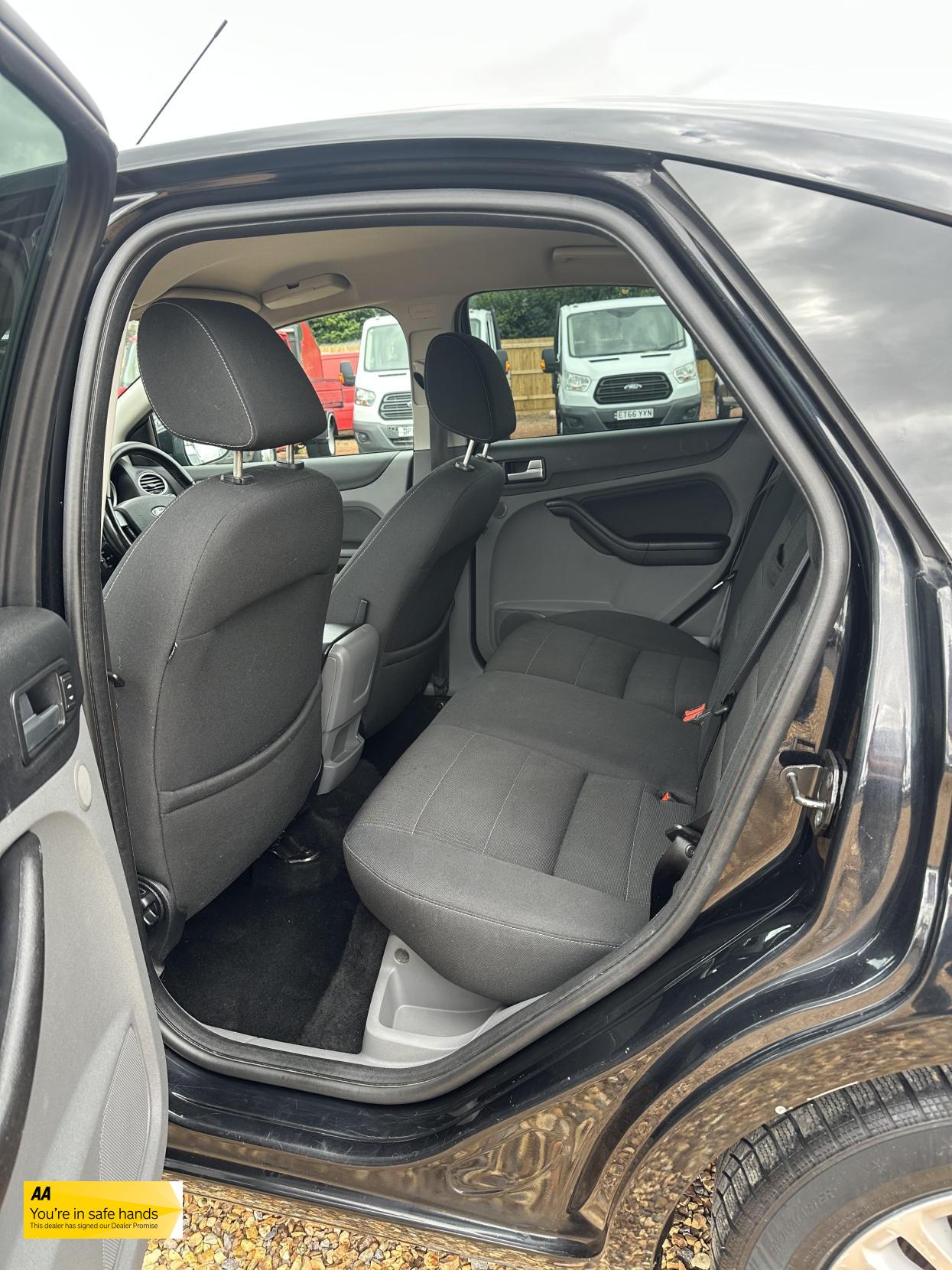 Ford Focus 1.6 Titanium Hatchback 5dr Petrol Manual (159 g/km, 99 bhp)