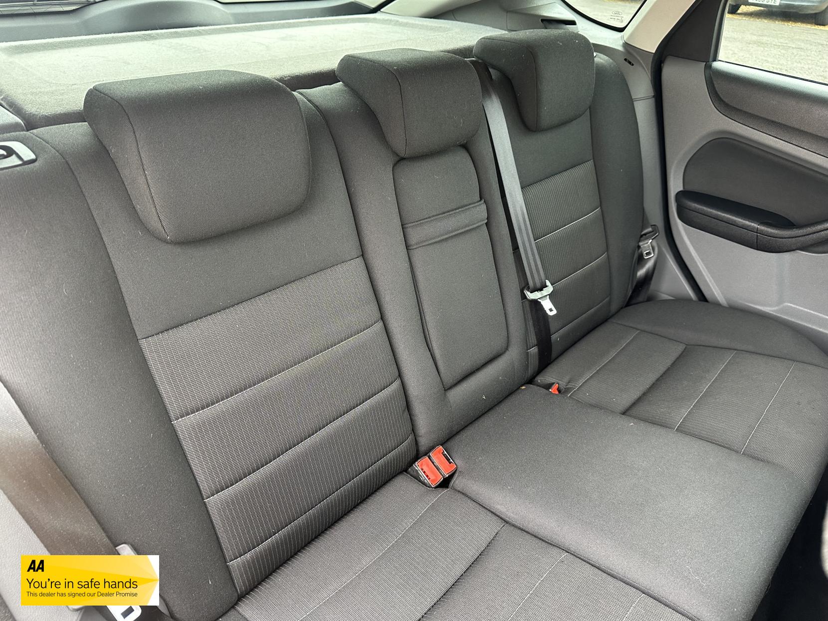 Ford Focus 1.6 Titanium Hatchback 5dr Petrol Manual (159 g/km, 99 bhp)
