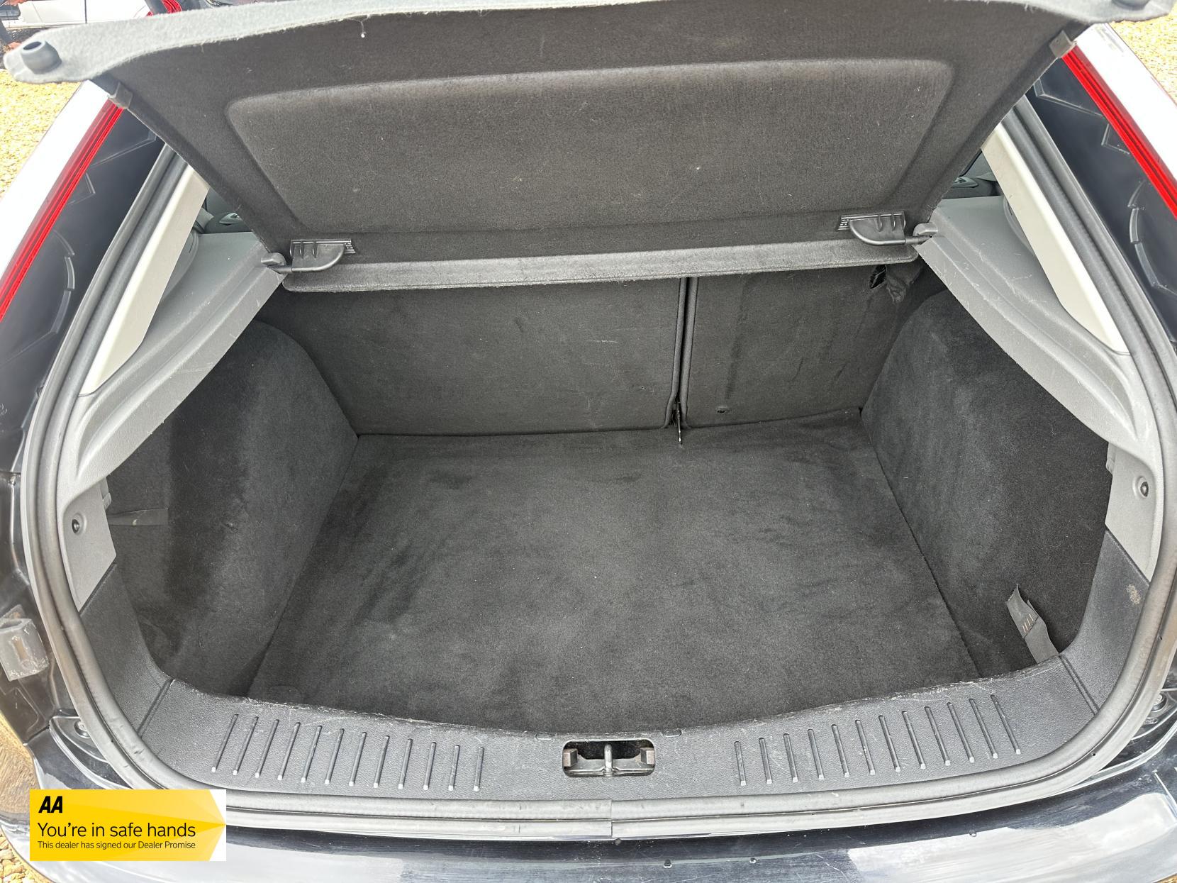 Ford Focus 1.6 Titanium Hatchback 5dr Petrol Manual (159 g/km, 99 bhp)