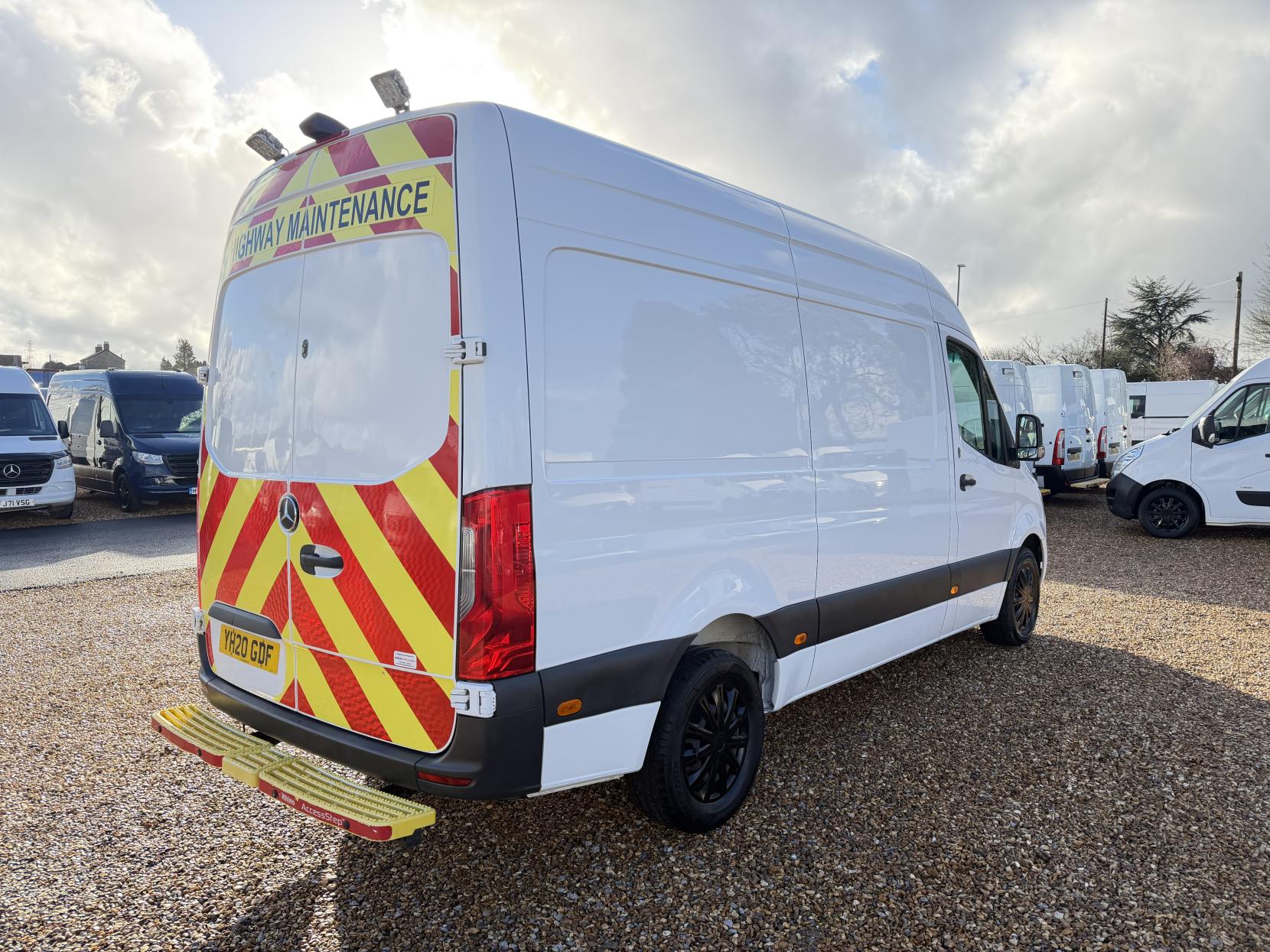 Mercedes-Benz Sprinter 2.1 316 CDI Panel Van 5dr Diesel Manual RWD L2 H2 Euro 6 (163 ps)