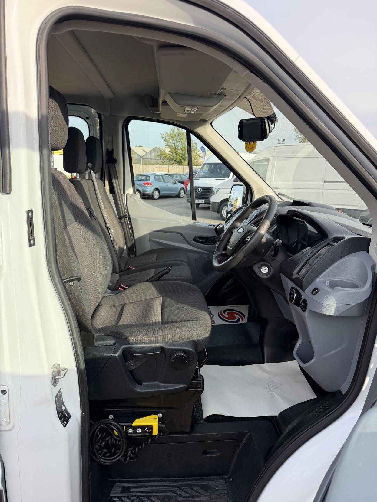 2018 Ford Transit 2.0 350 EcoBlue Chassis Double Cab 4dr Diesel Manual RWD L3 H1 Euro 6 (DRW) (105 ps) - Thumbnail 19
