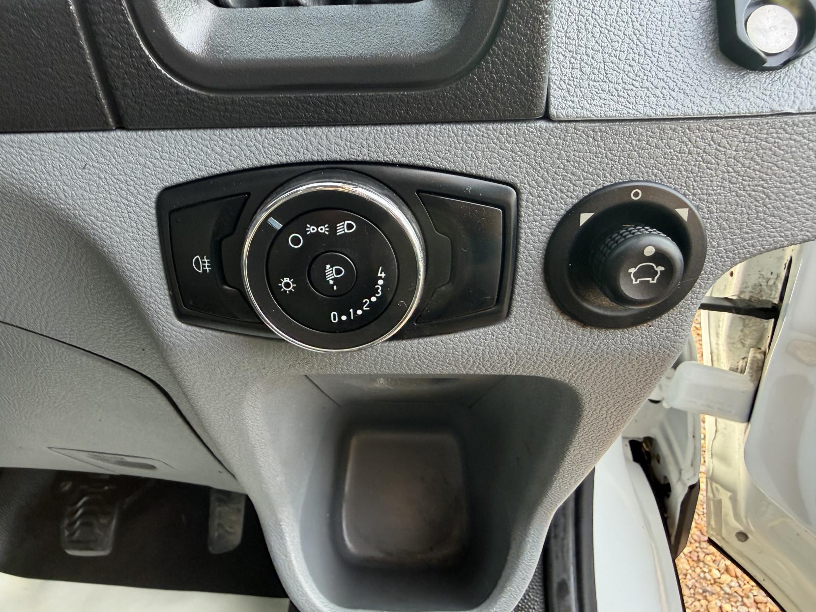 2018 Ford Transit 2.0 350 EcoBlue Chassis Double Cab 4dr Diesel Manual RWD L3 H1 Euro 6 (DRW) (105 ps) - Thumbnail 30