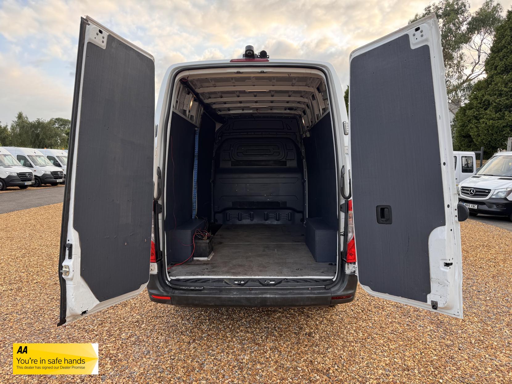 Mercedes-Benz Sprinter 2.1 316 CDI Panel Van 5dr Diesel Manual RWD L2 H2 Euro 6 (163 ps)