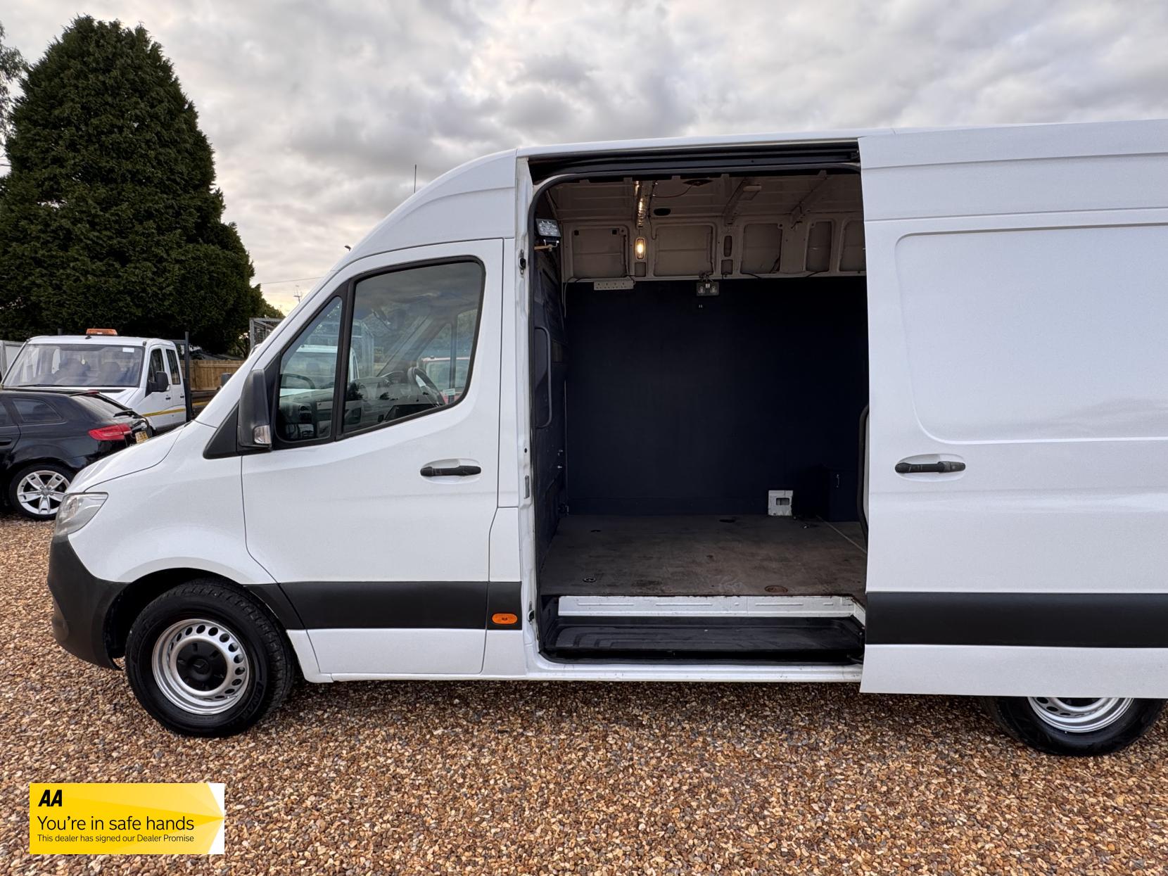 Mercedes-Benz Sprinter 2.1 316 CDI Panel Van 5dr Diesel Manual RWD L2 H2 Euro 6 (163 ps)