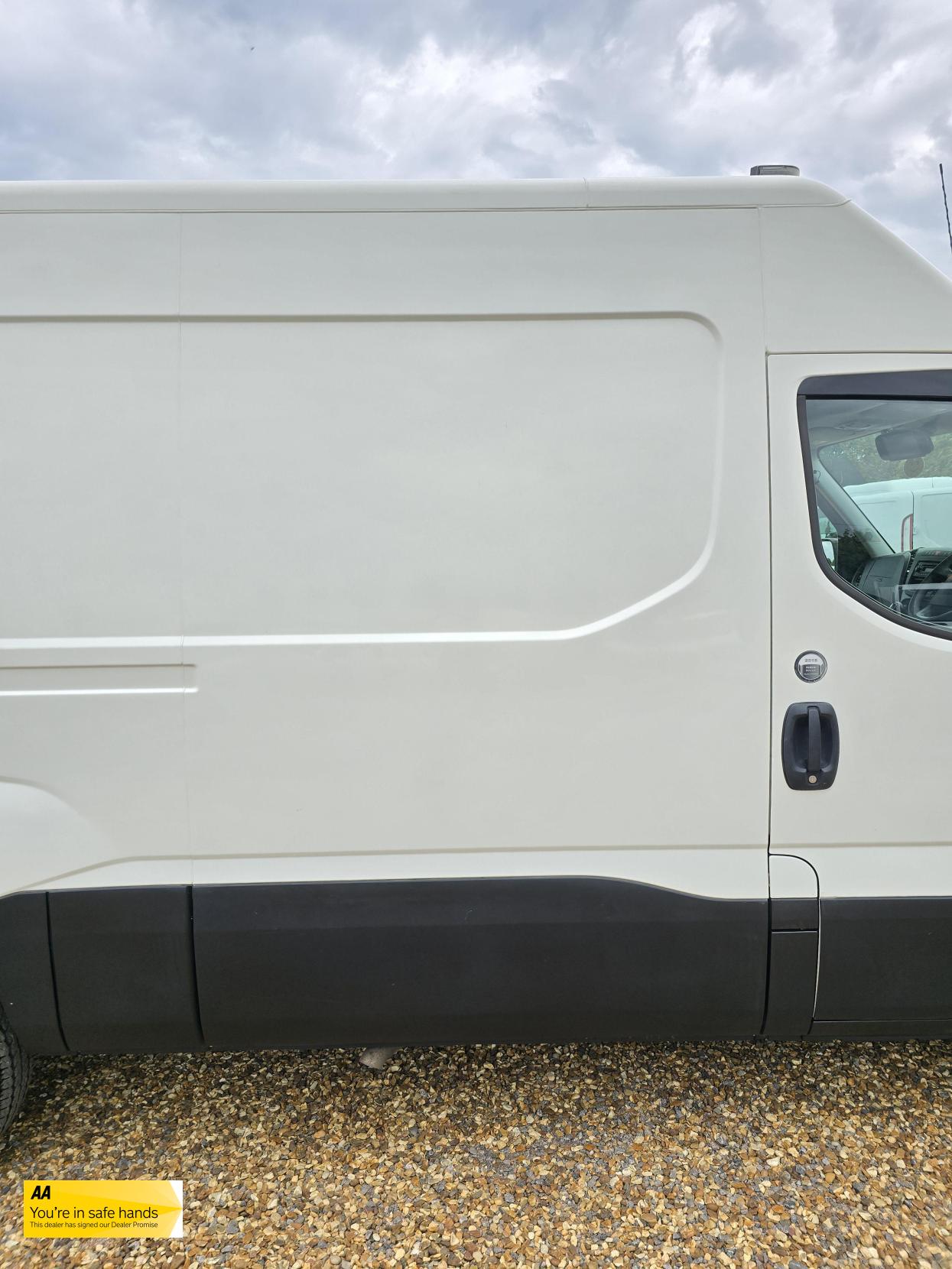 Iveco Daily 2.3D HPI 12V 35S 3520 Panel Van 5dr Diesel Manual MWB Euro 6 (s/s) (116 ps)