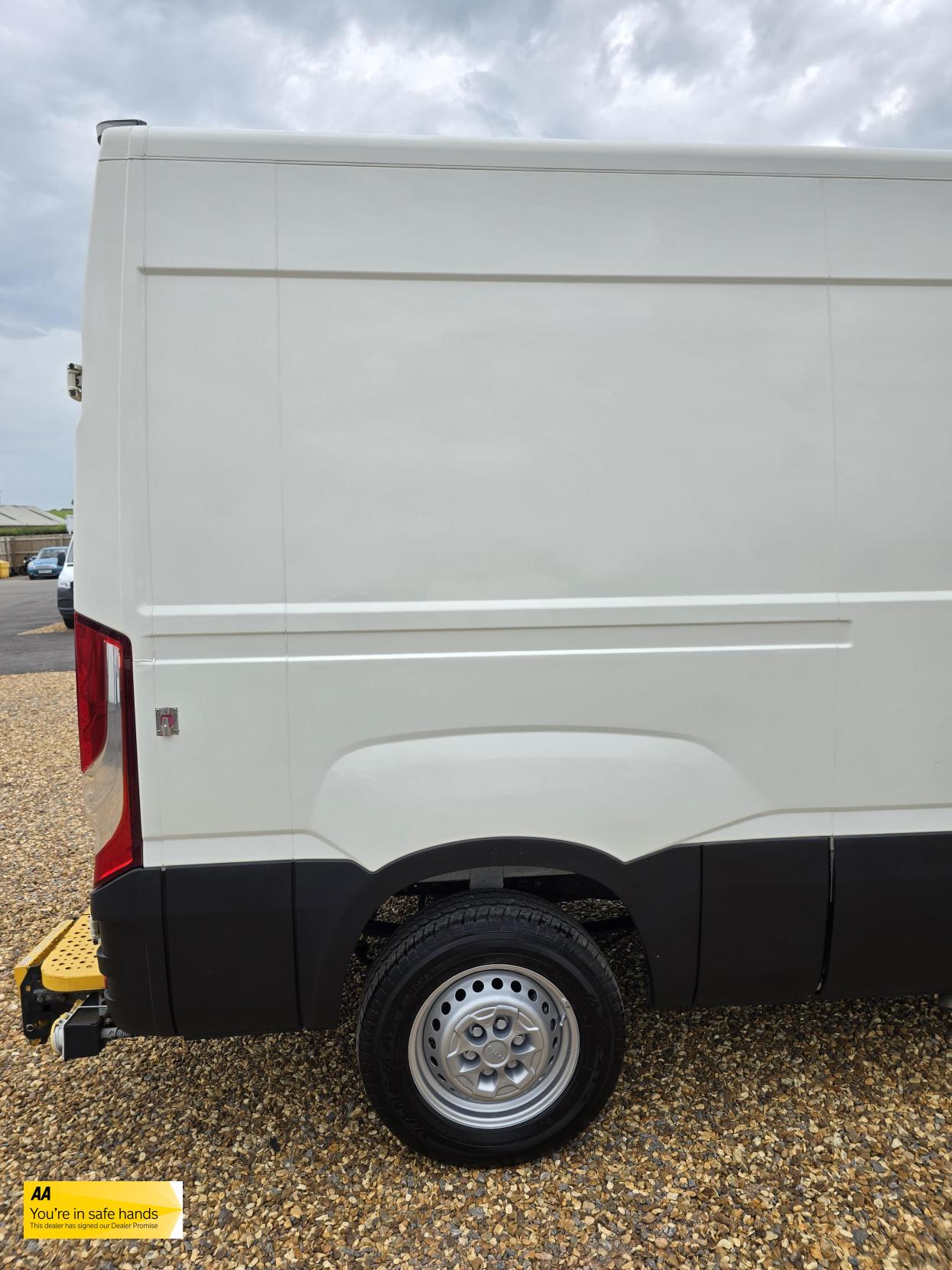 Iveco Daily 2.3D HPI 12V 35S 3520 Panel Van 5dr Diesel Manual MWB Euro 6 (s/s) (116 ps)