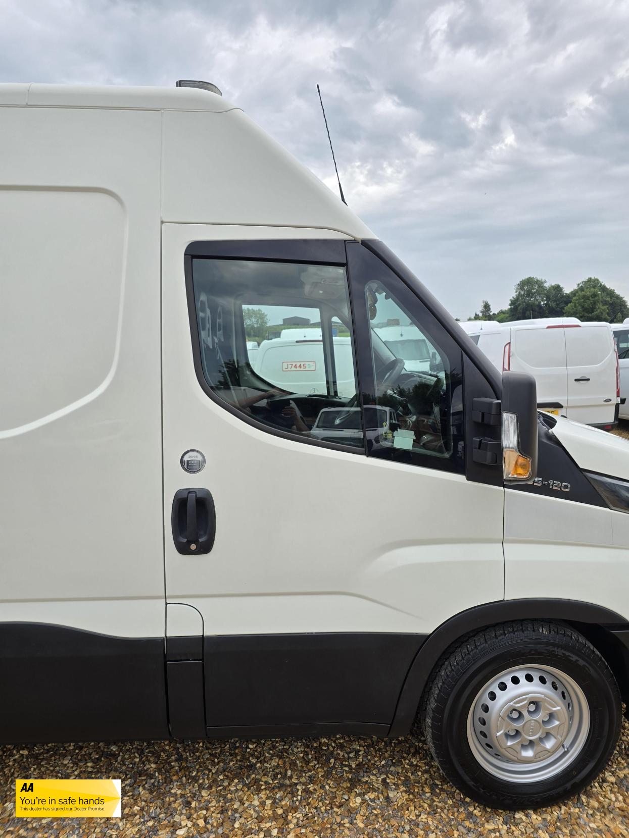 Iveco Daily 2.3D HPI 12V 35S 3520 Panel Van 5dr Diesel Manual MWB Euro 6 (s/s) (116 ps)