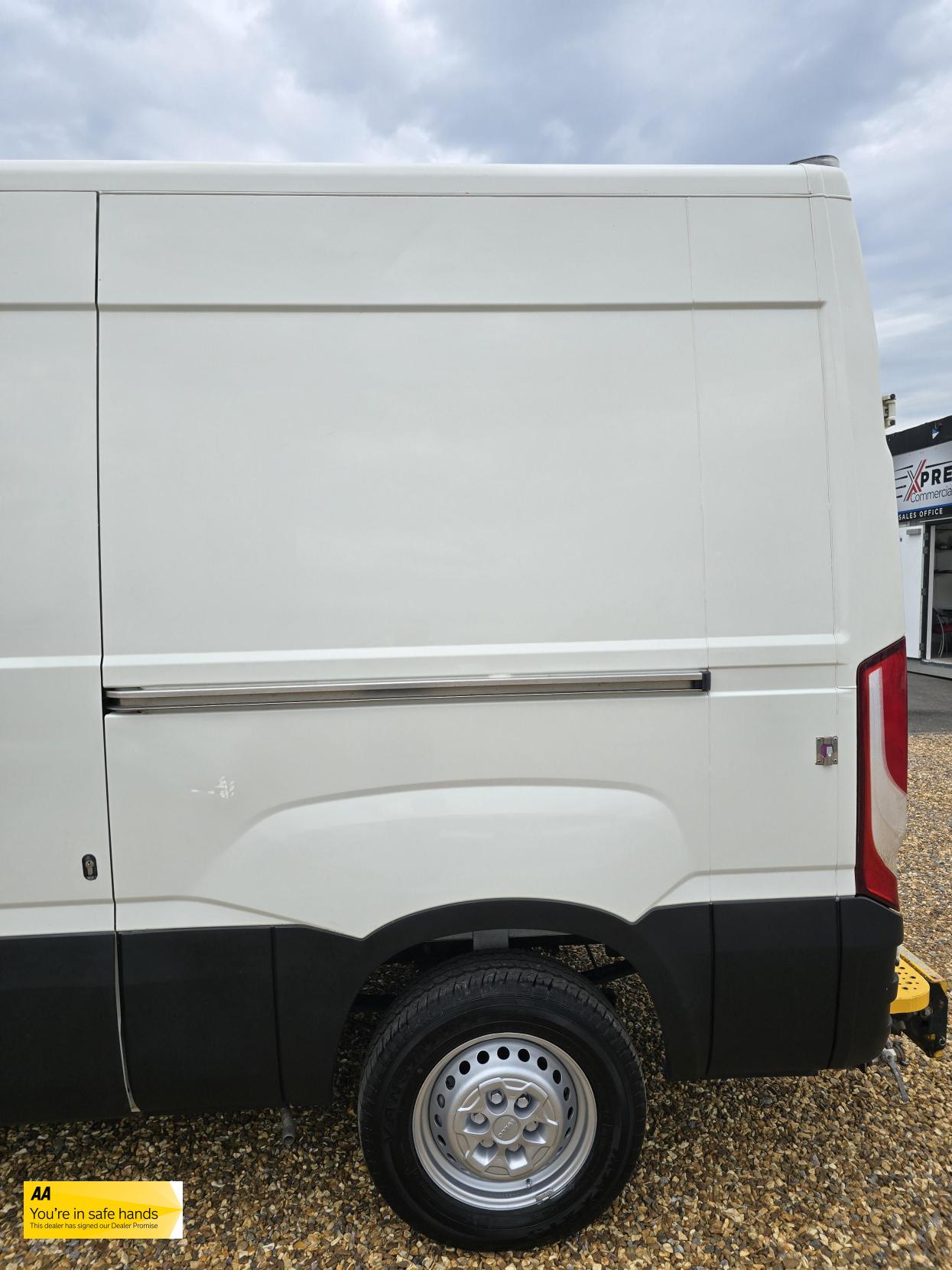Iveco Daily 2.3D HPI 12V 35S 3520 Panel Van 5dr Diesel Manual MWB Euro 6 (s/s) (116 ps)