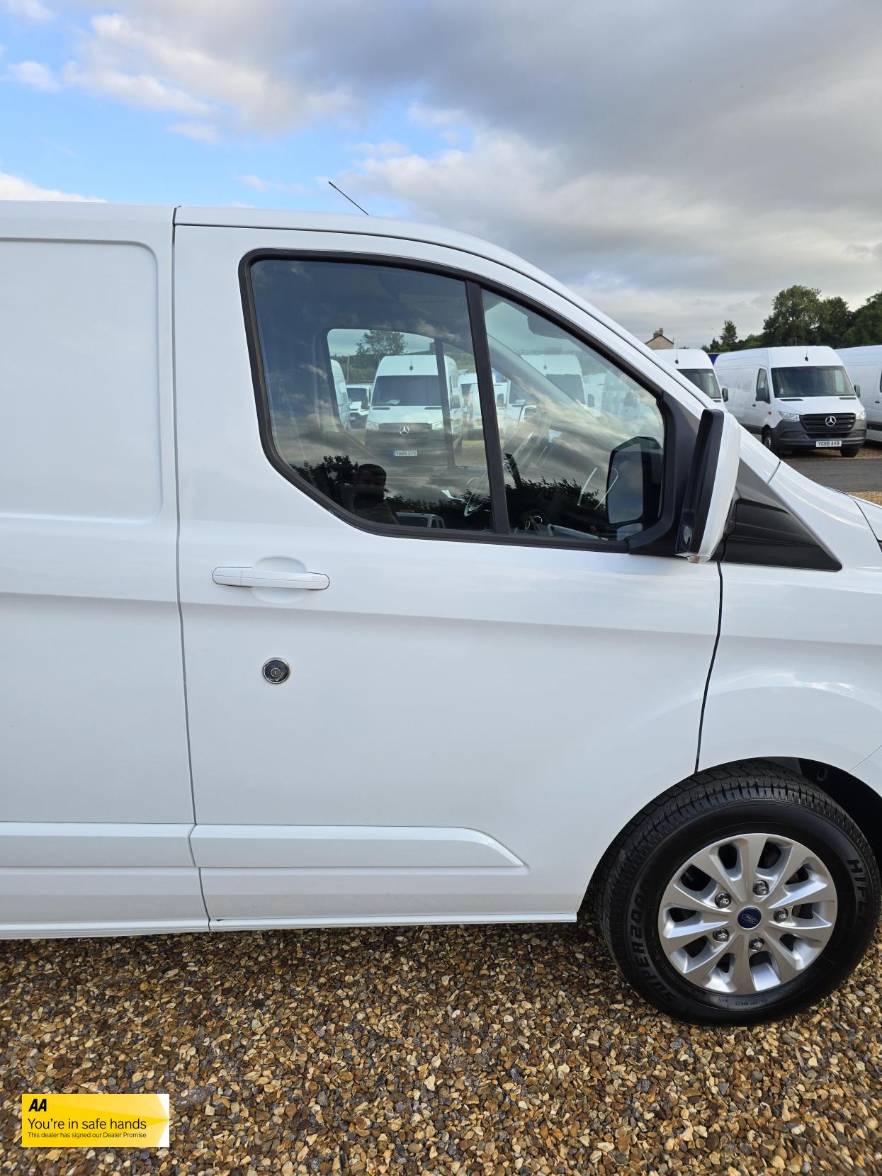 Ford Transit Custom 2.0 300 EcoBlue Limited Panel Van 5dr Diesel Manual L2 H1 Euro 6 (130 ps)