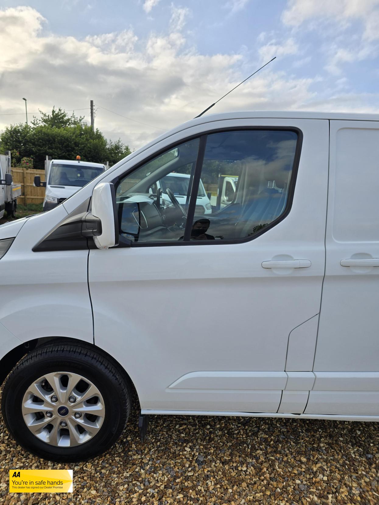 Ford Transit Custom 2.0 300 EcoBlue Limited Panel Van 5dr Diesel Manual L2 H1 Euro 6 (130 ps)