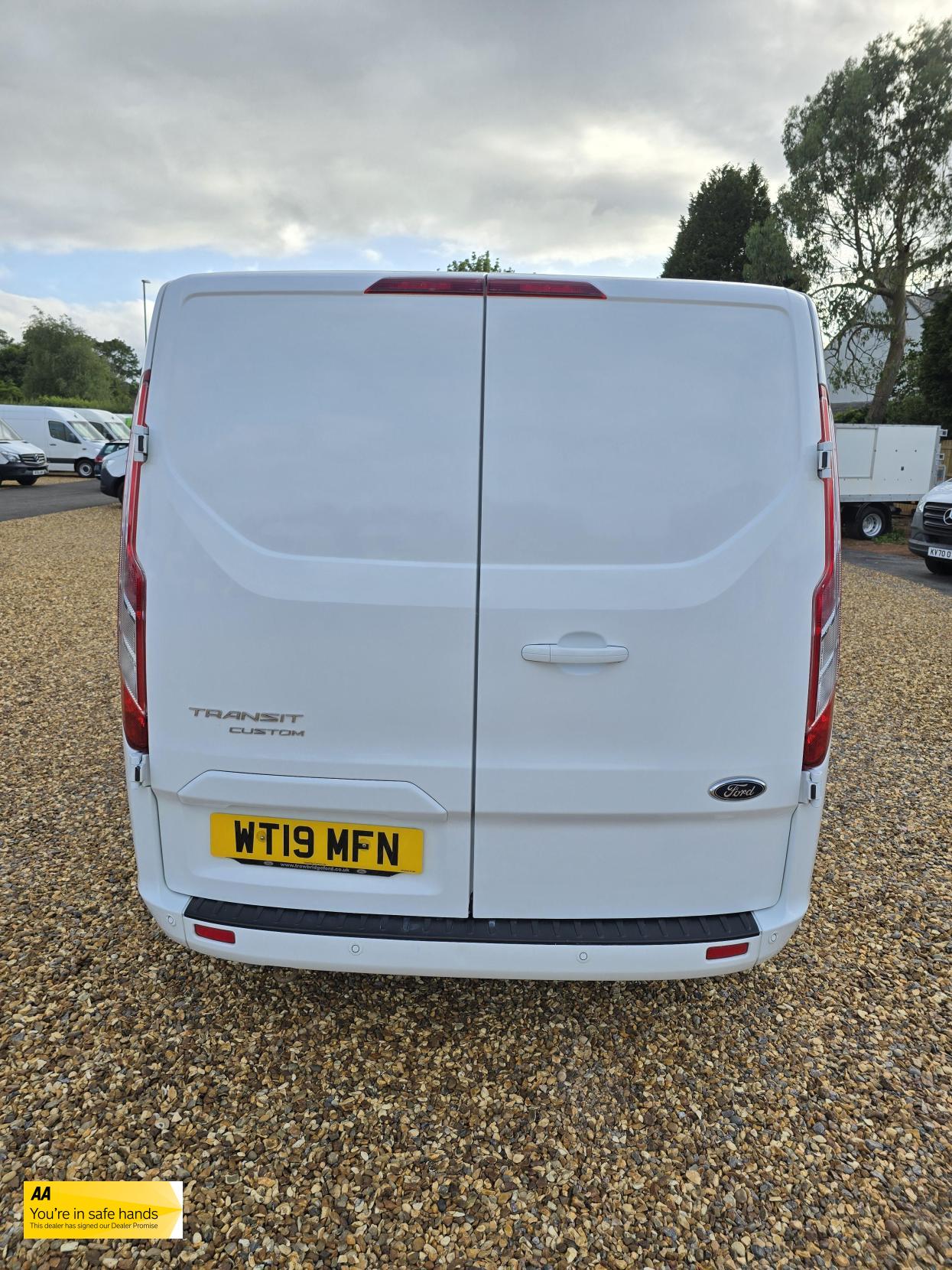Ford Transit Custom 2.0 300 EcoBlue Limited Panel Van 5dr Diesel Manual L2 H1 Euro 6 (130 ps)