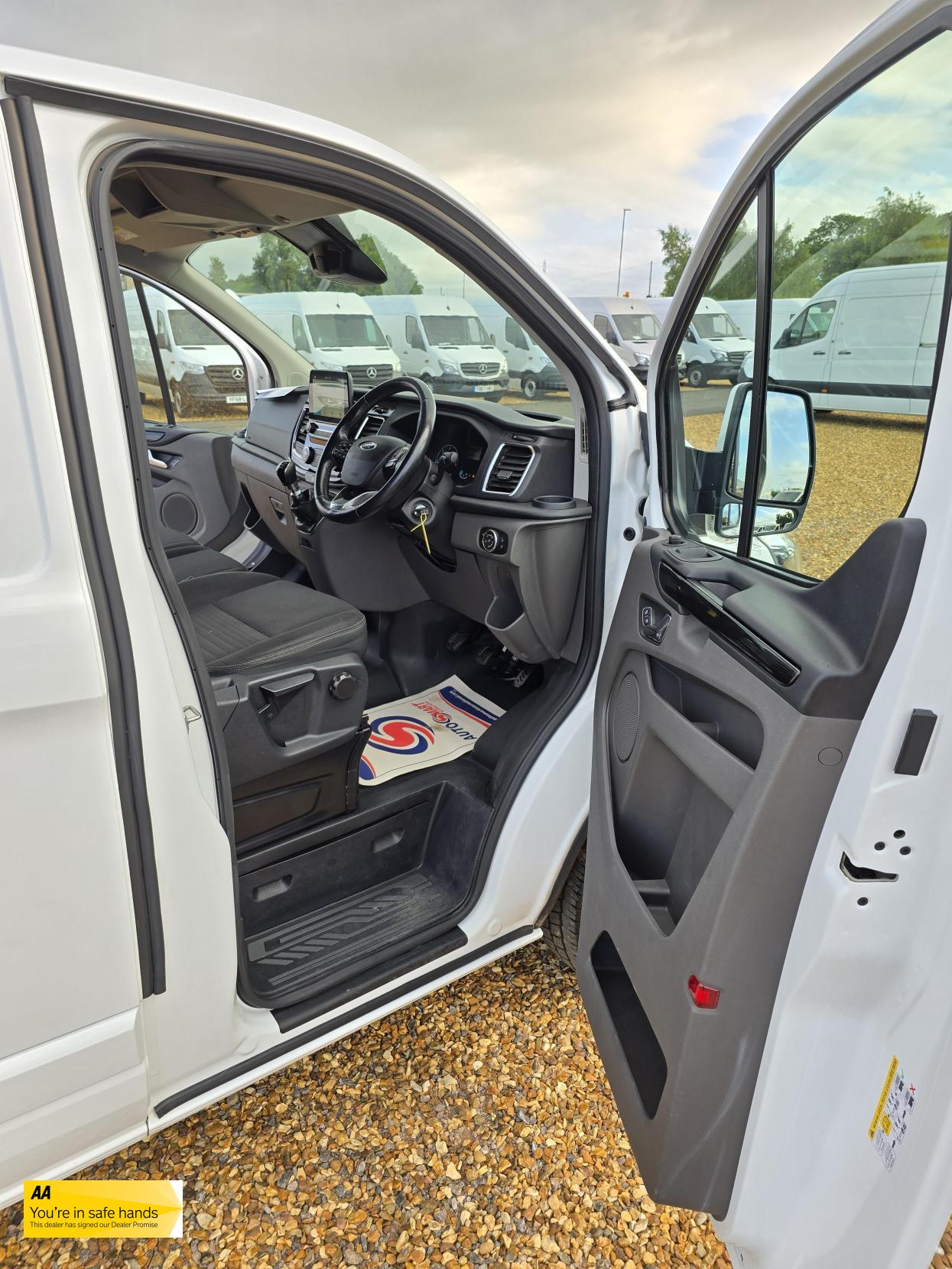 Ford Transit Custom 2.0 300 EcoBlue Limited Panel Van 5dr Diesel Manual L2 H1 Euro 6 (130 ps)