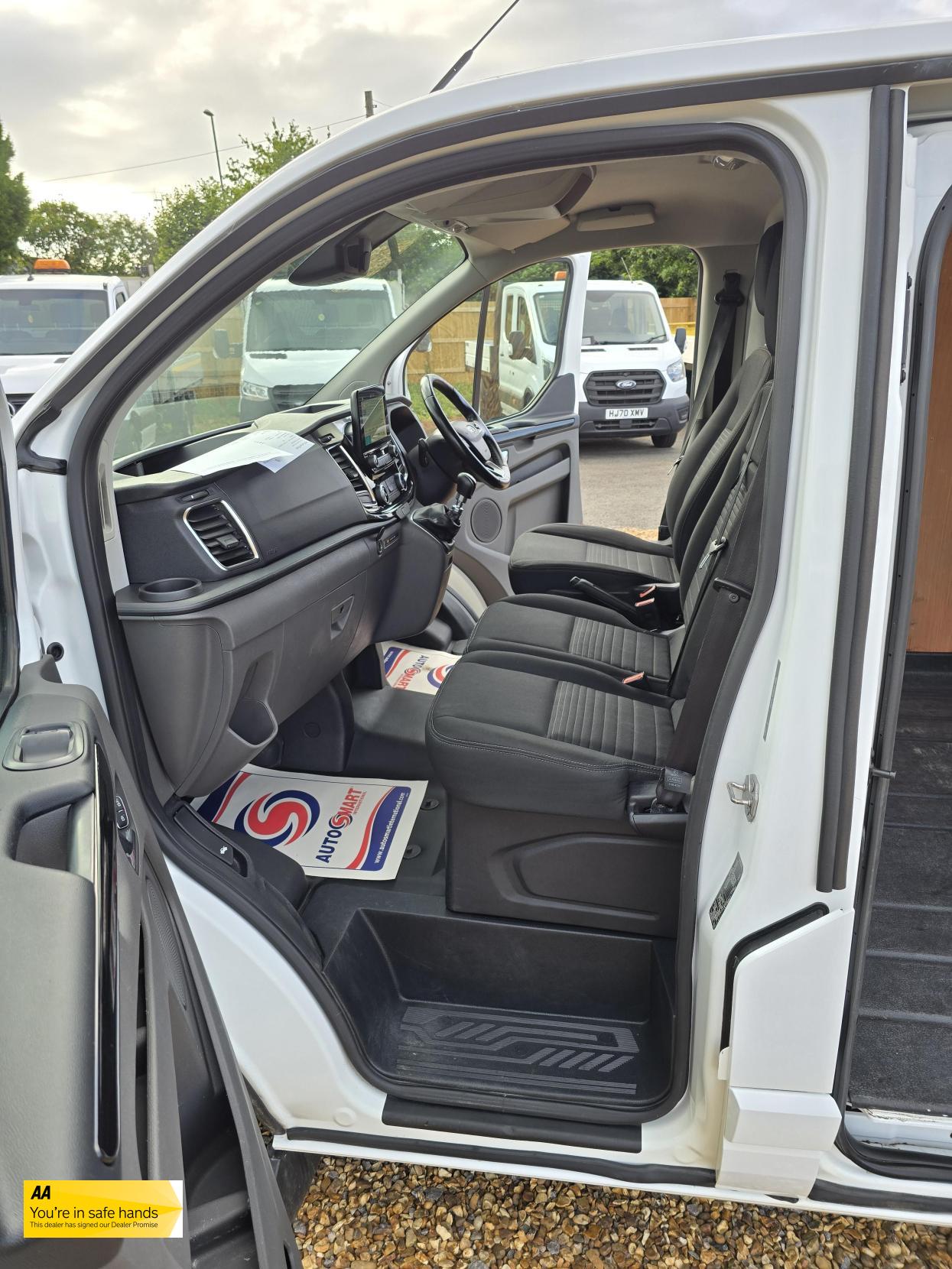 Ford Transit Custom 2.0 300 EcoBlue Limited Panel Van 5dr Diesel Manual L2 H1 Euro 6 (130 ps)