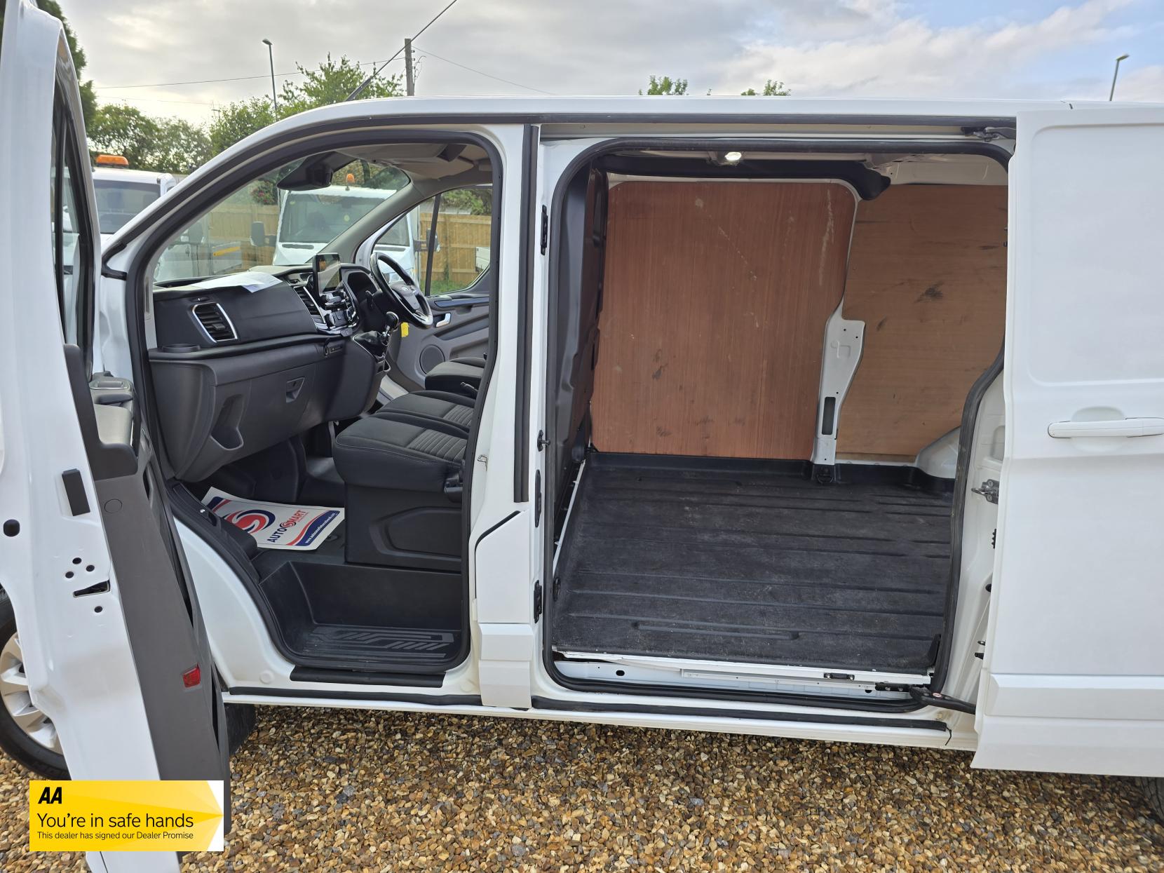 Ford Transit Custom 2.0 300 EcoBlue Limited Panel Van 5dr Diesel Manual L2 H1 Euro 6 (130 ps)