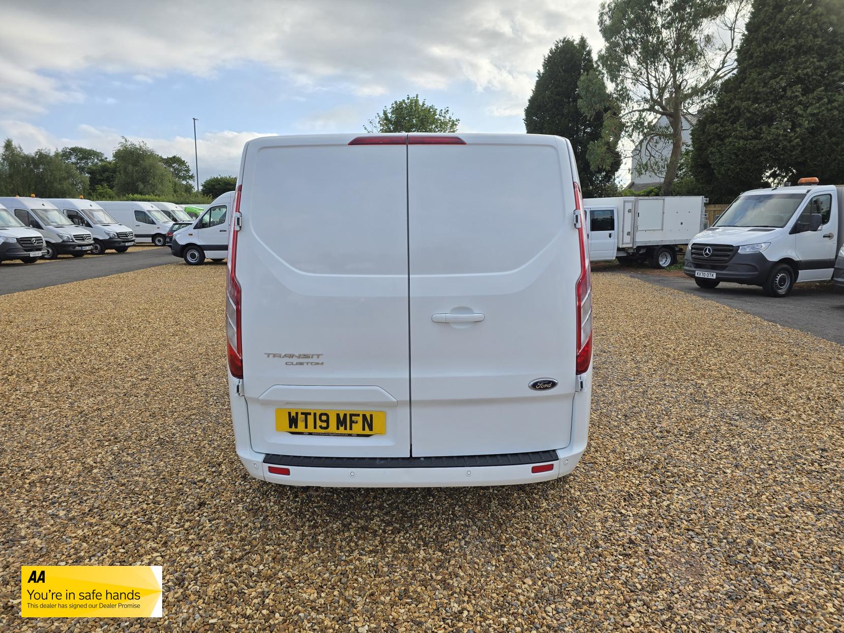 Ford Transit Custom 2.0 300 EcoBlue Limited Panel Van 5dr Diesel Manual L2 H1 Euro 6 (130 ps)
