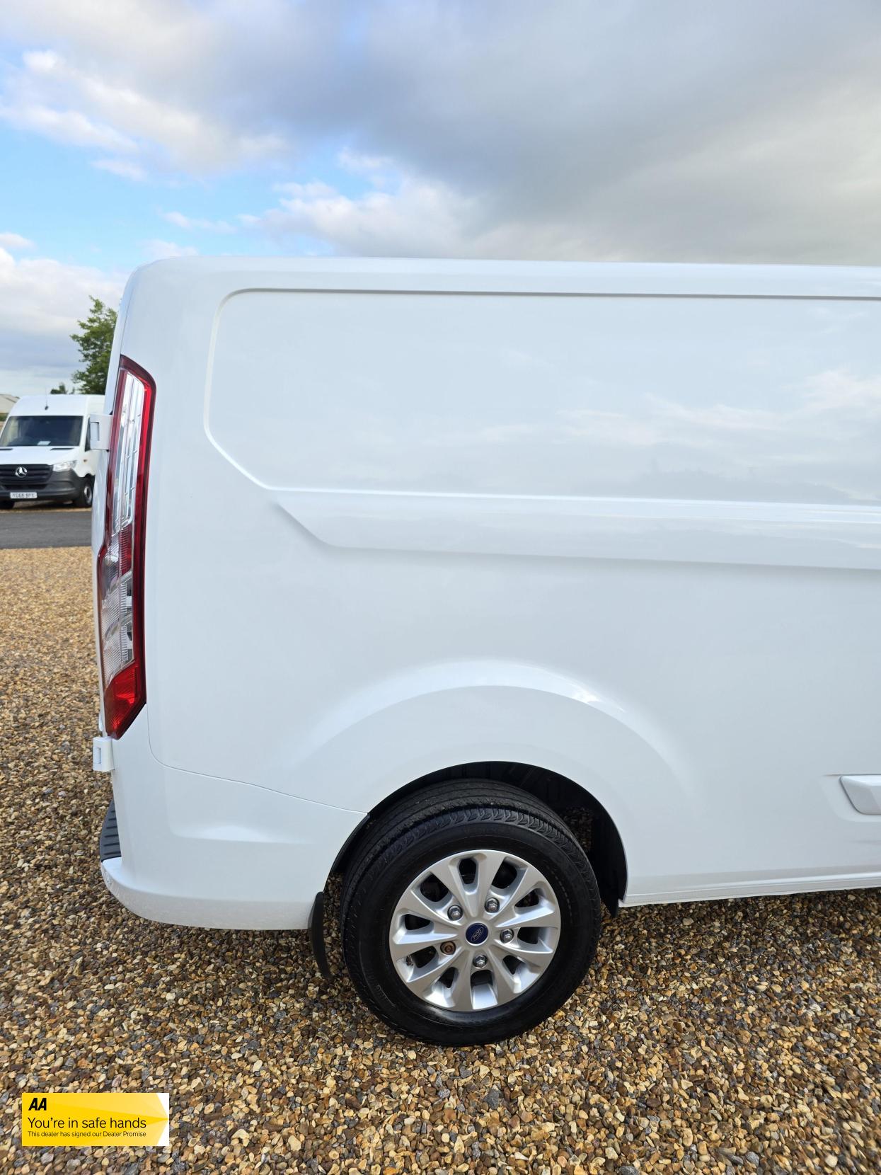 Ford Transit Custom 2.0 300 EcoBlue Limited Panel Van 5dr Diesel Manual L2 H1 Euro 6 (130 ps)