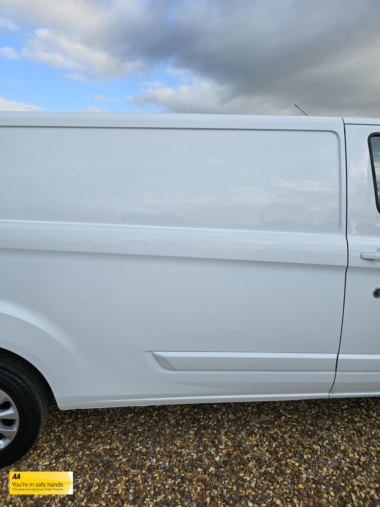 Ford Transit Custom 2.0 300 EcoBlue Limited Panel Van 5dr Diesel Manual L2 H1 Euro 6 (130 ps)