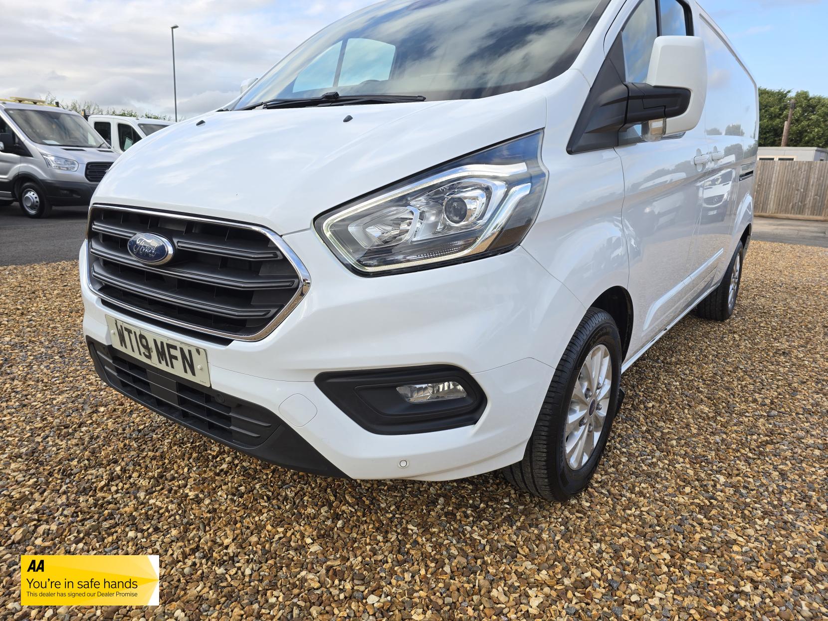 Ford Transit Custom 2.0 300 EcoBlue Limited Panel Van 5dr Diesel Manual L2 H1 Euro 6 (130 ps)
