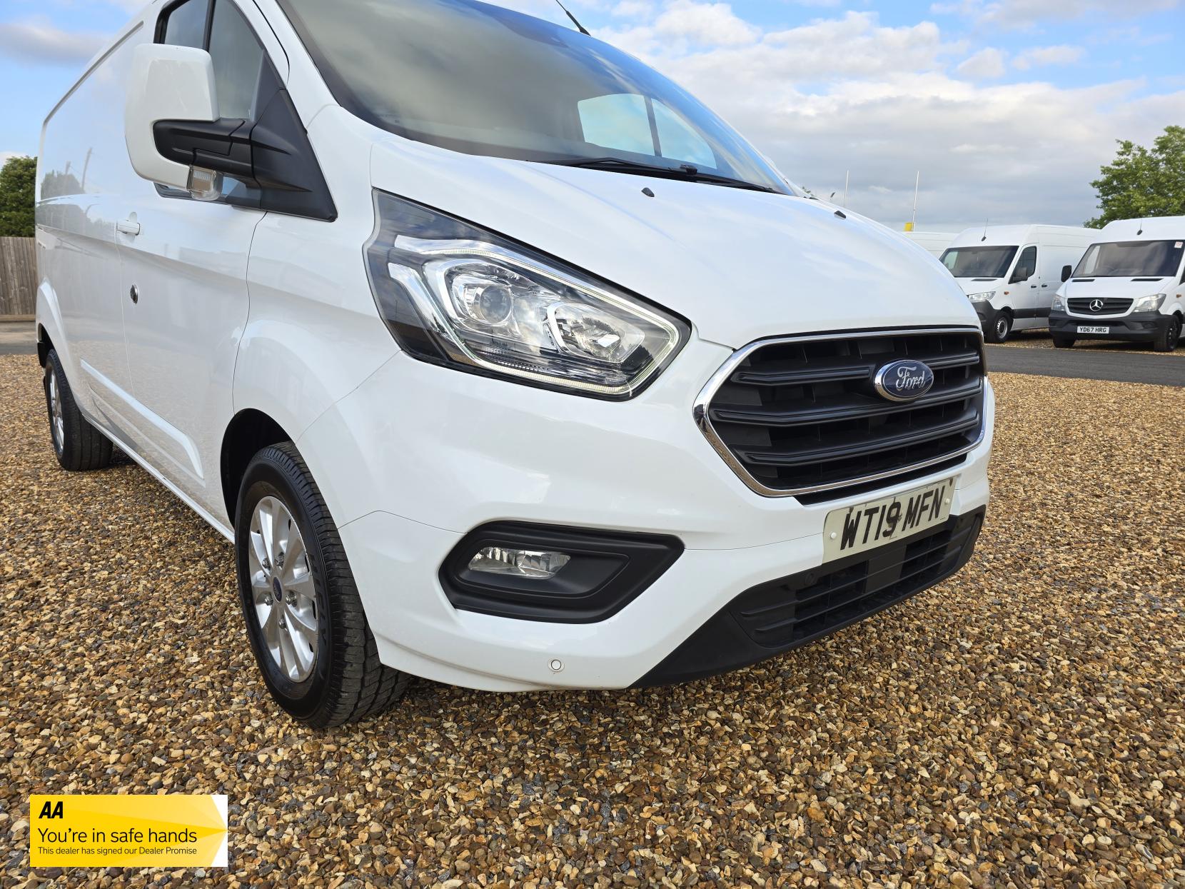 Ford Transit Custom 2.0 300 EcoBlue Limited Panel Van 5dr Diesel Manual L2 H1 Euro 6 (130 ps)