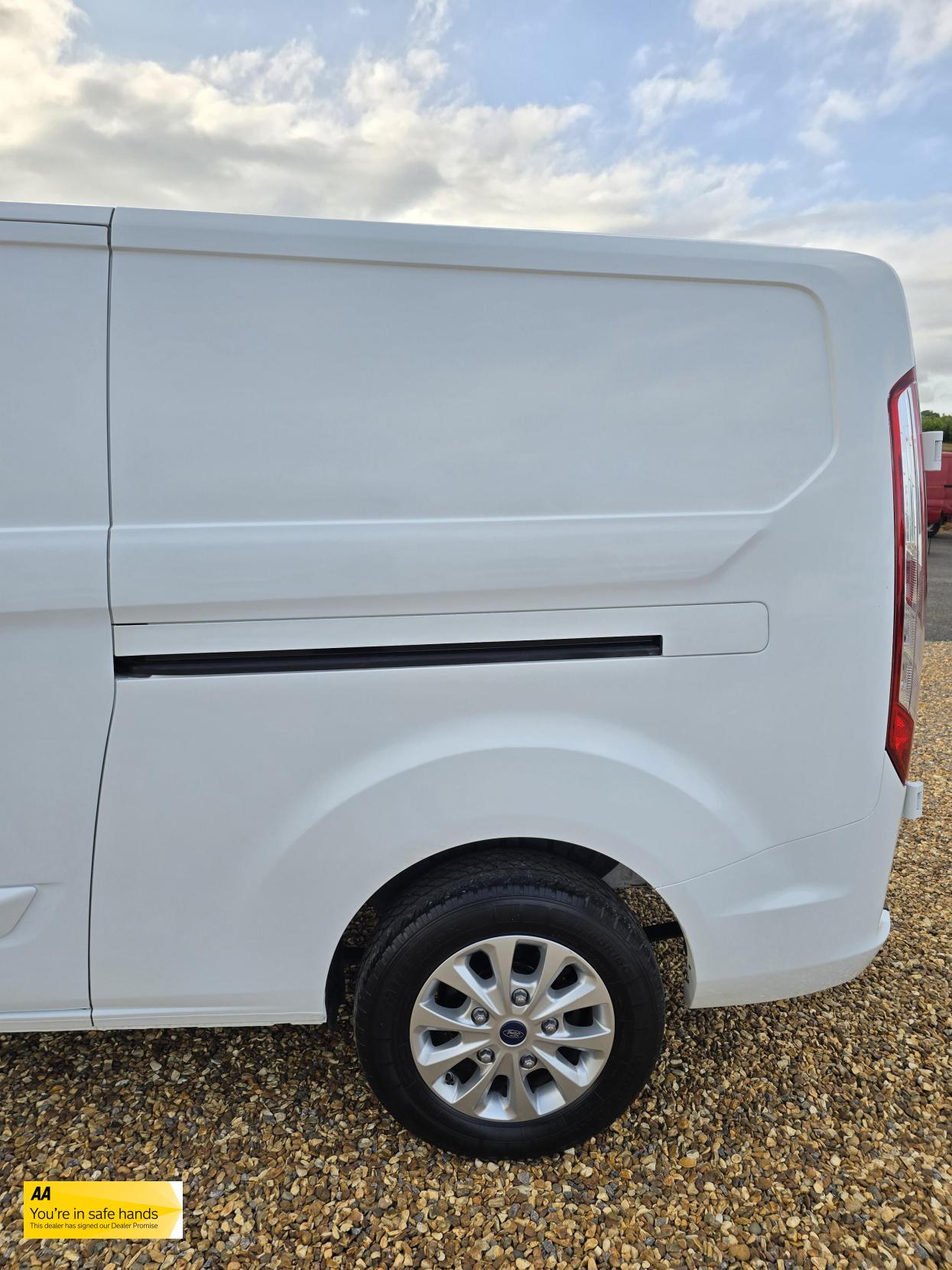 Ford Transit Custom 2.0 300 EcoBlue Limited Panel Van 5dr Diesel Manual L2 H1 Euro 6 (130 ps)