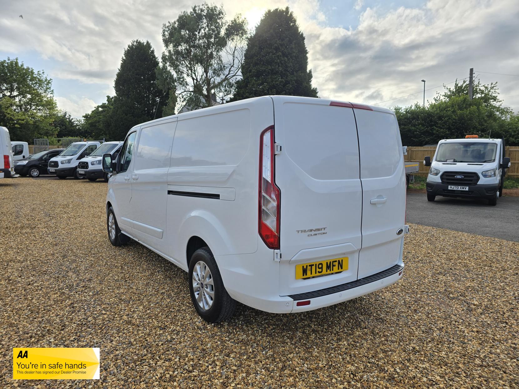 Ford Transit Custom 2.0 300 EcoBlue Limited Panel Van 5dr Diesel Manual L2 H1 Euro 6 (130 ps)