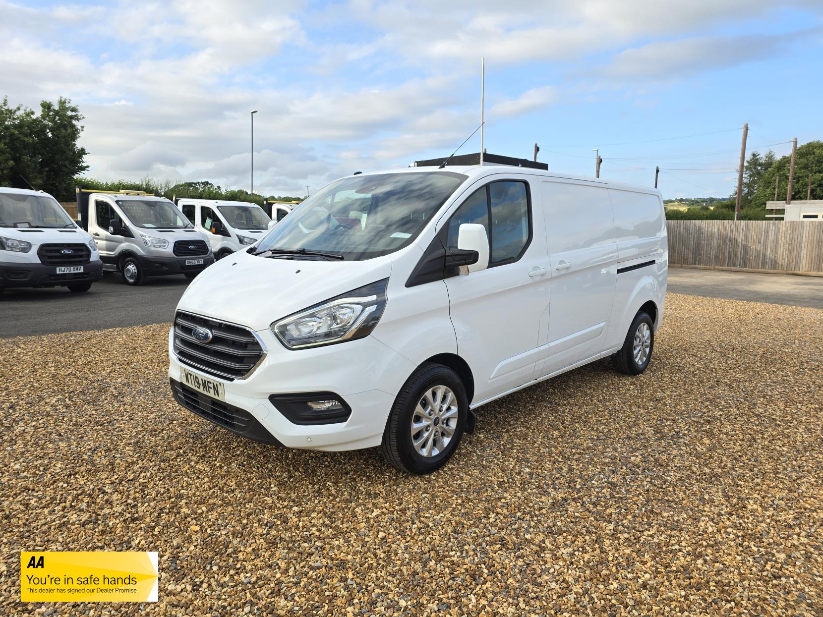 Ford Transit Custom 2.0 300 EcoBlue Limited Panel Van 5dr Diesel Manual L2 H1 Euro 6 (130 ps)