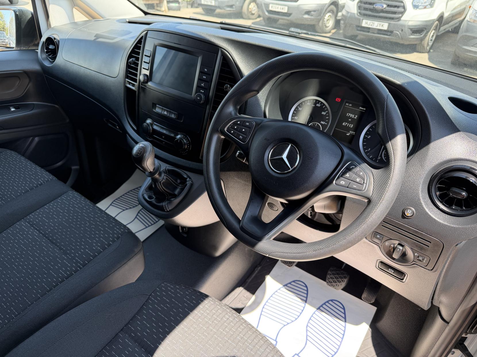 2021 Mercedes-Benz Vito 1.7 114 CDI Progressive Panel Van 5dr Diesel Manual FWD L2 Euro 6 (s/s) (LWB) (136 ps) - Thumbnail 2