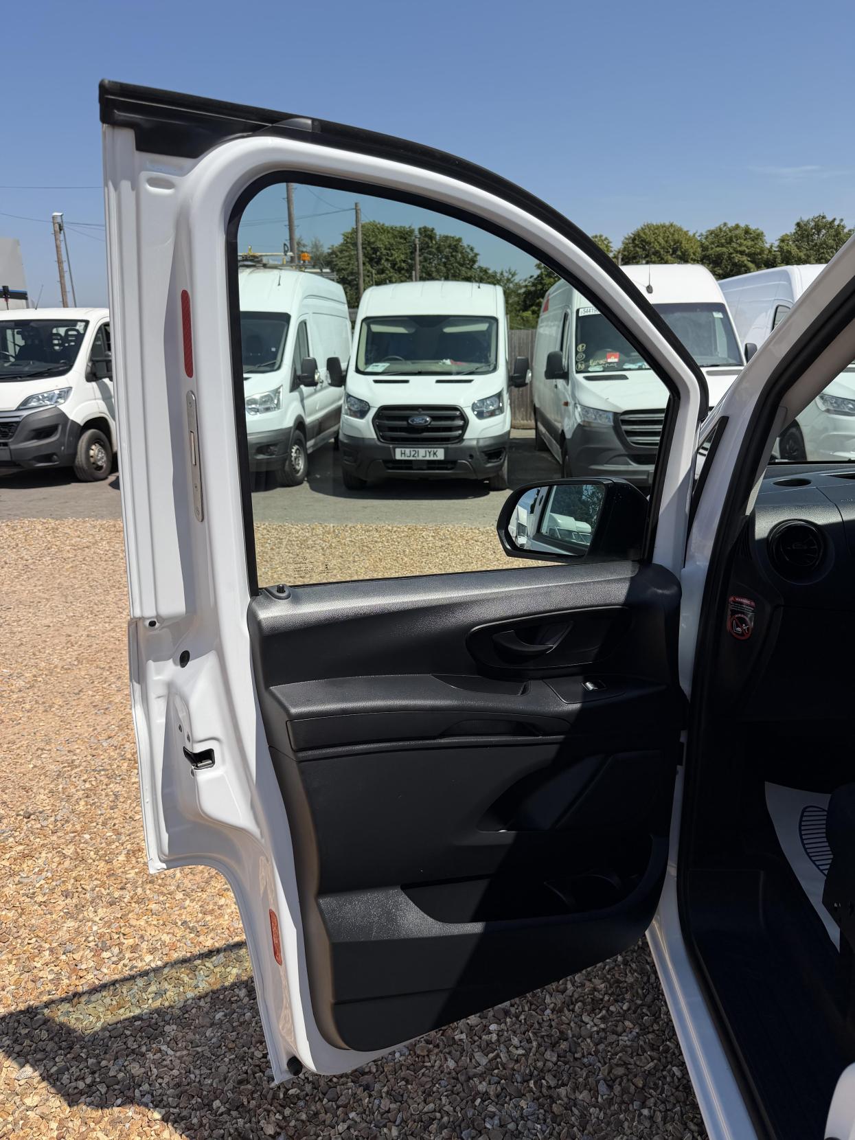 2021 Mercedes-Benz Vito 1.7 114 CDI Progressive Panel Van 5dr Diesel Manual FWD L2 Euro 6 (s/s) (LWB) (136 ps) - Thumbnail 19