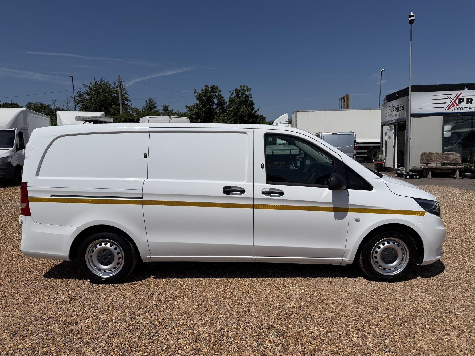 2021 Mercedes-Benz Vito 1.7 114 CDI Progressive Panel Van 5dr Diesel Manual FWD L2 Euro 6 (s/s) (LWB) (136 ps) - Thumbnail 12
